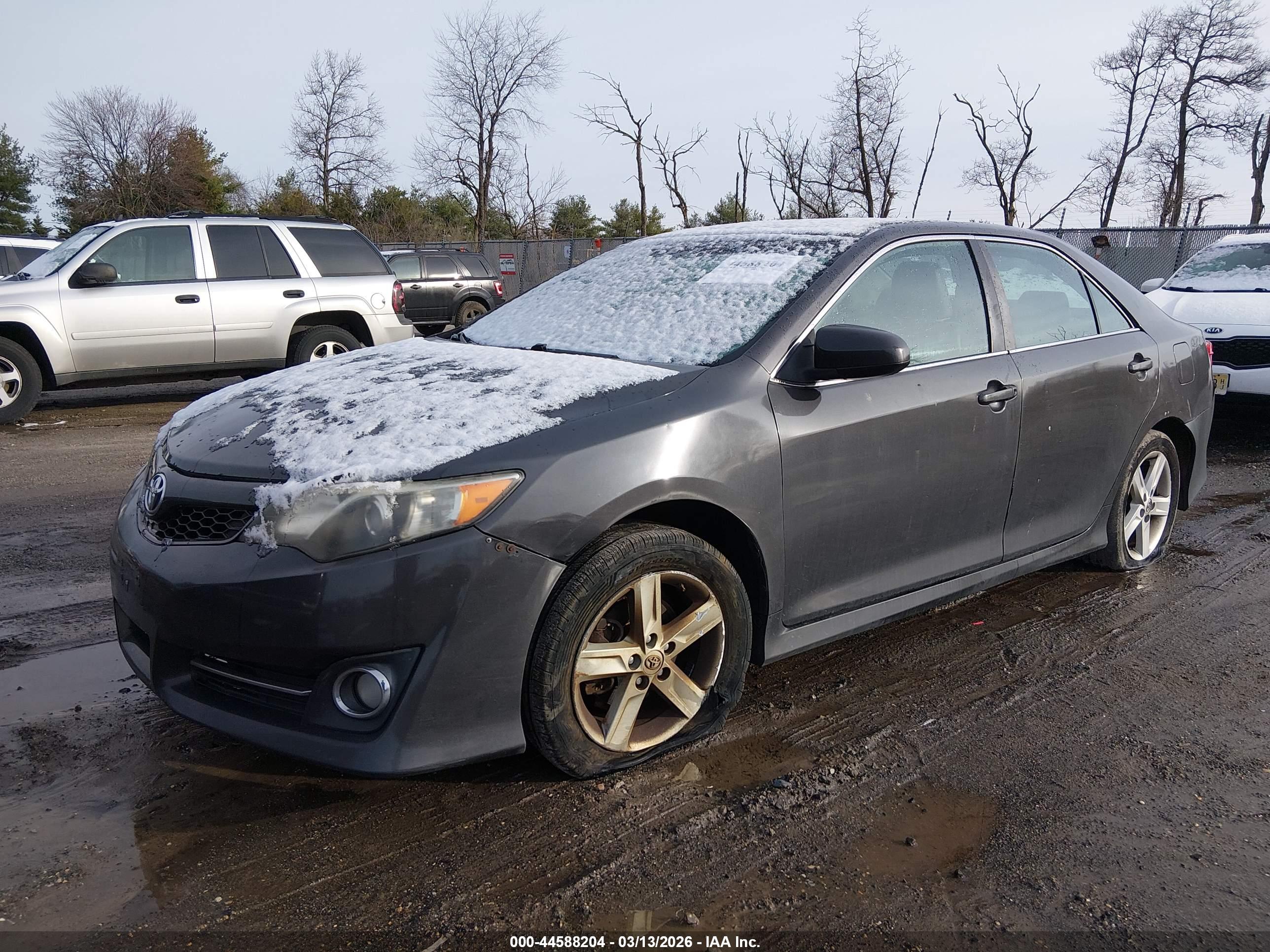 TOYOTA CAMRY image 2