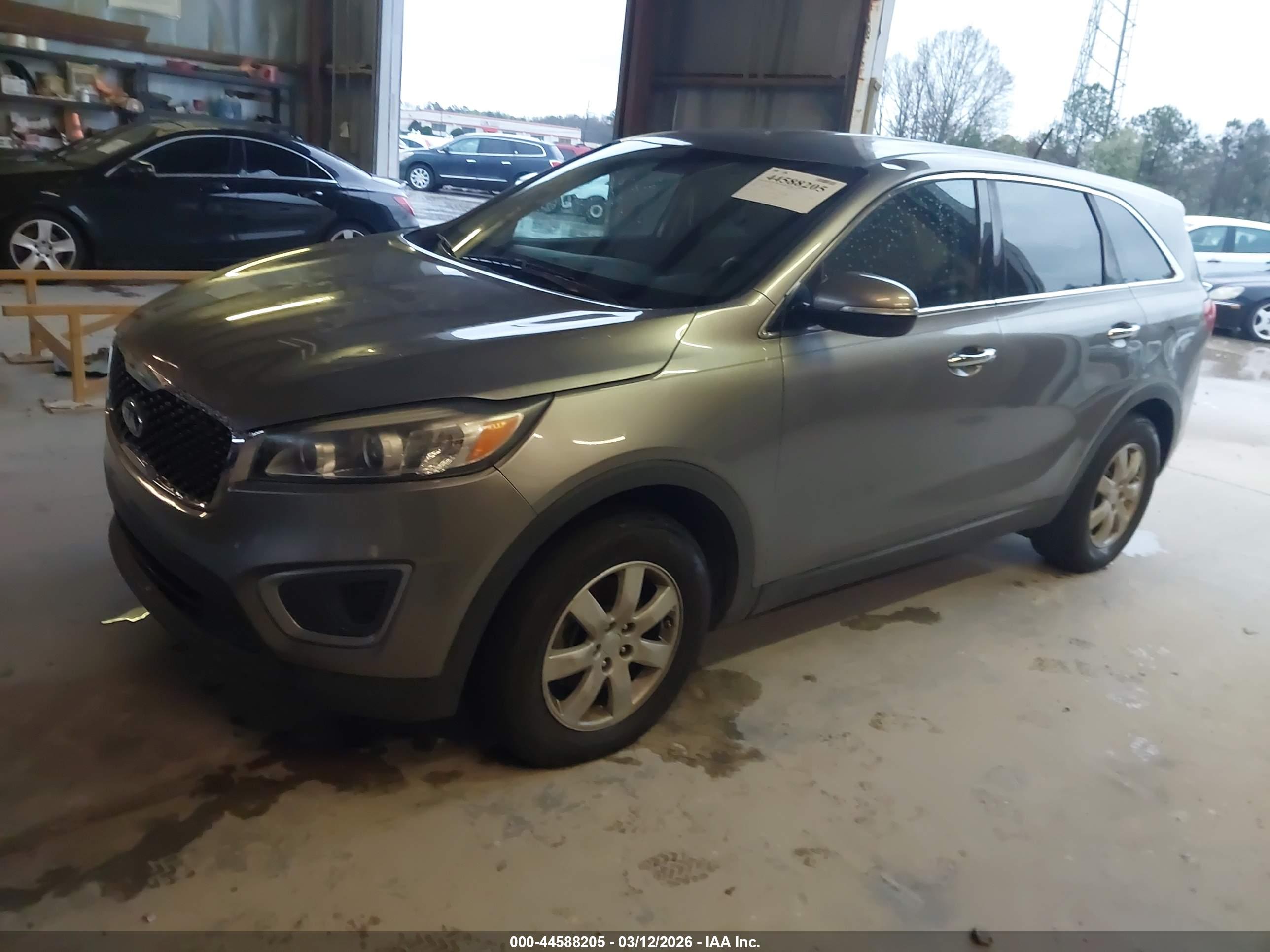 KIA SORENTO image 2