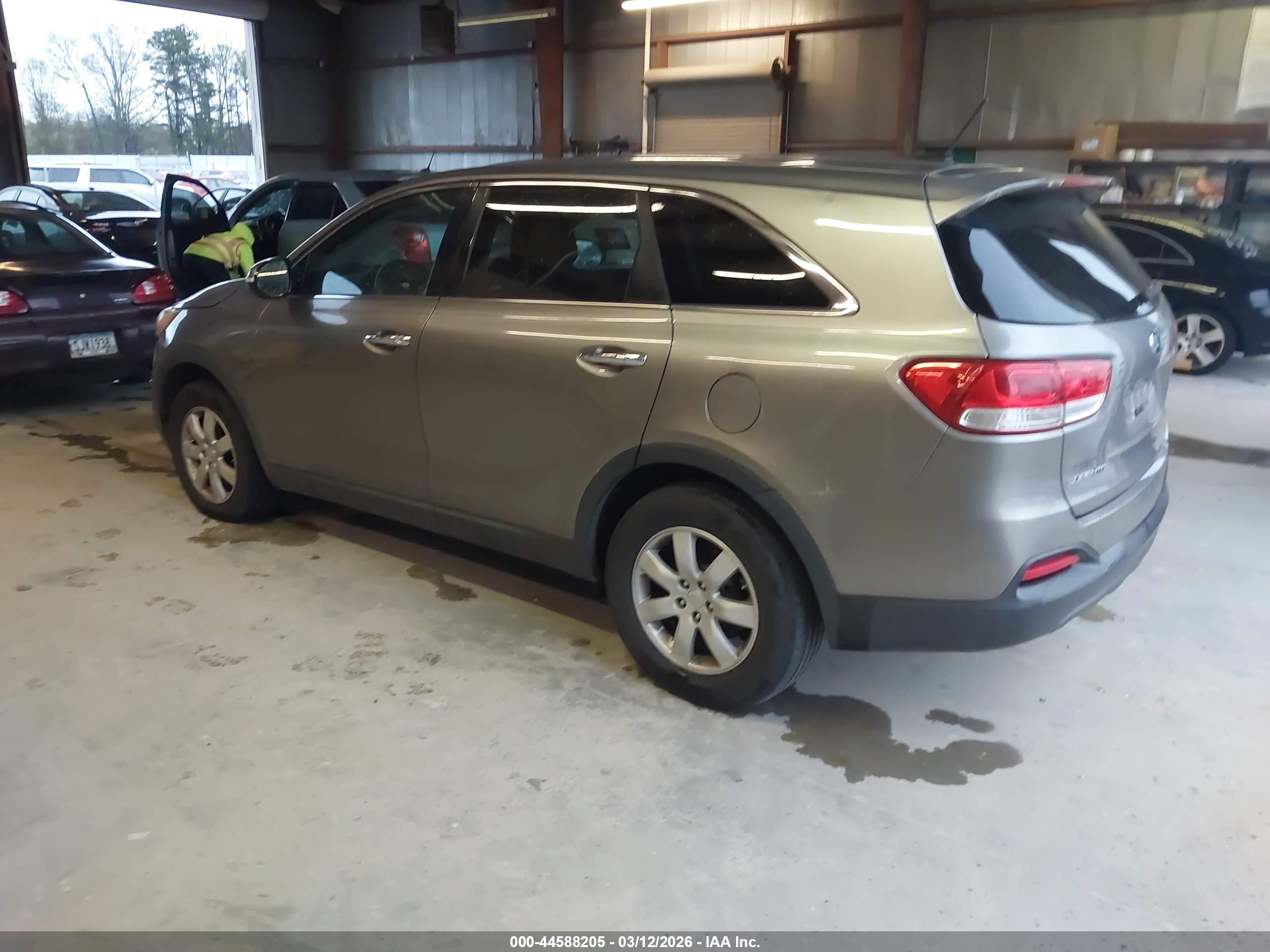KIA SORENTO image 3
