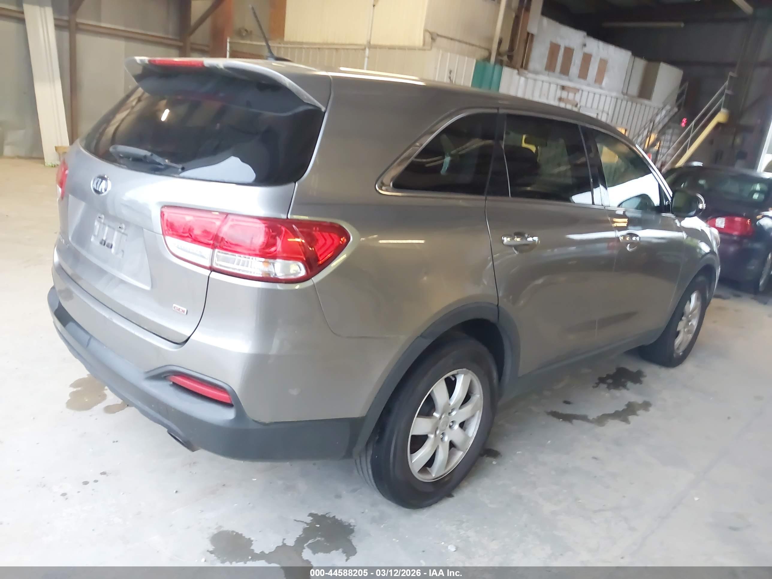 KIA SORENTO image 4