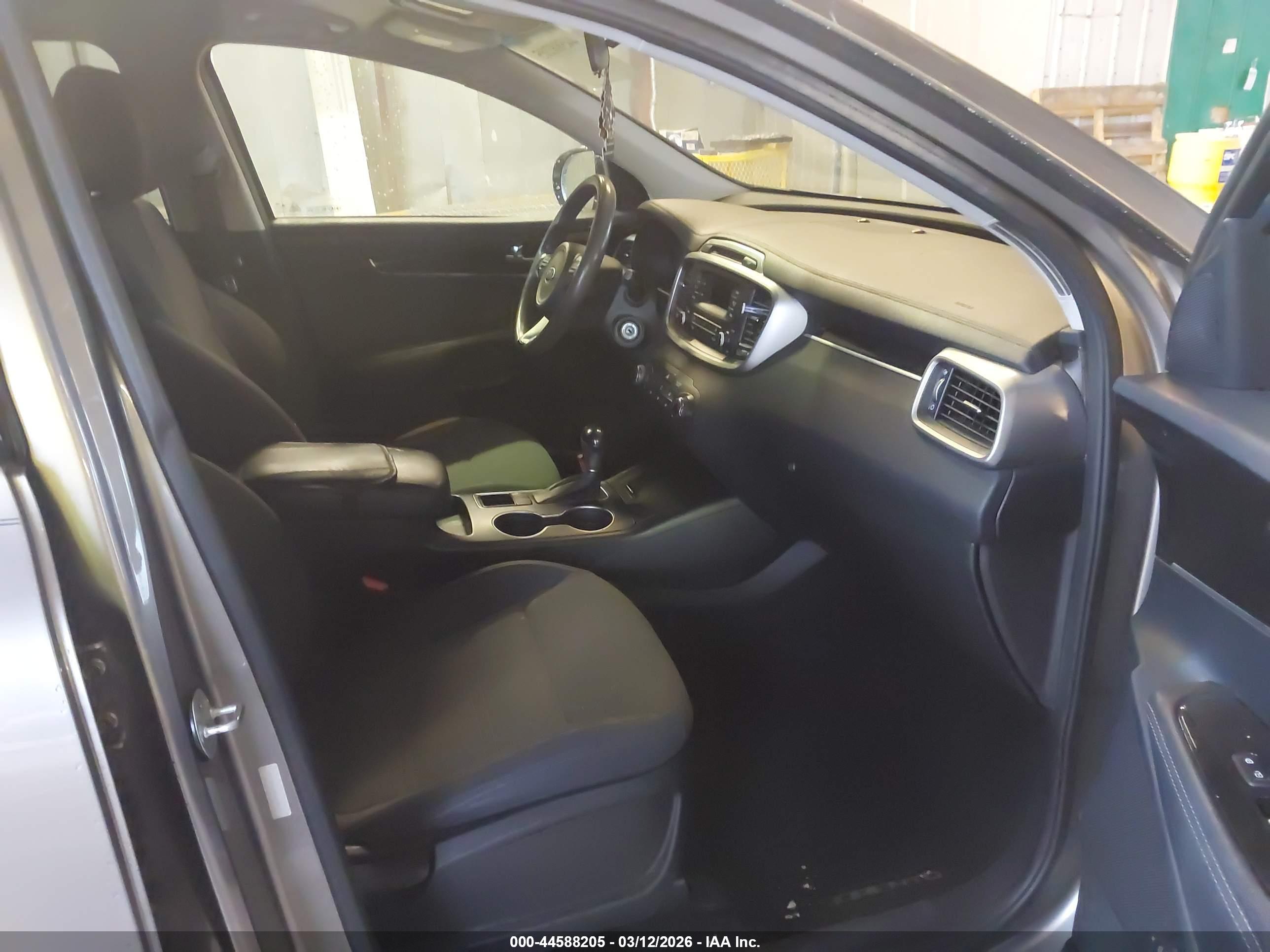 KIA SORENTO image 5