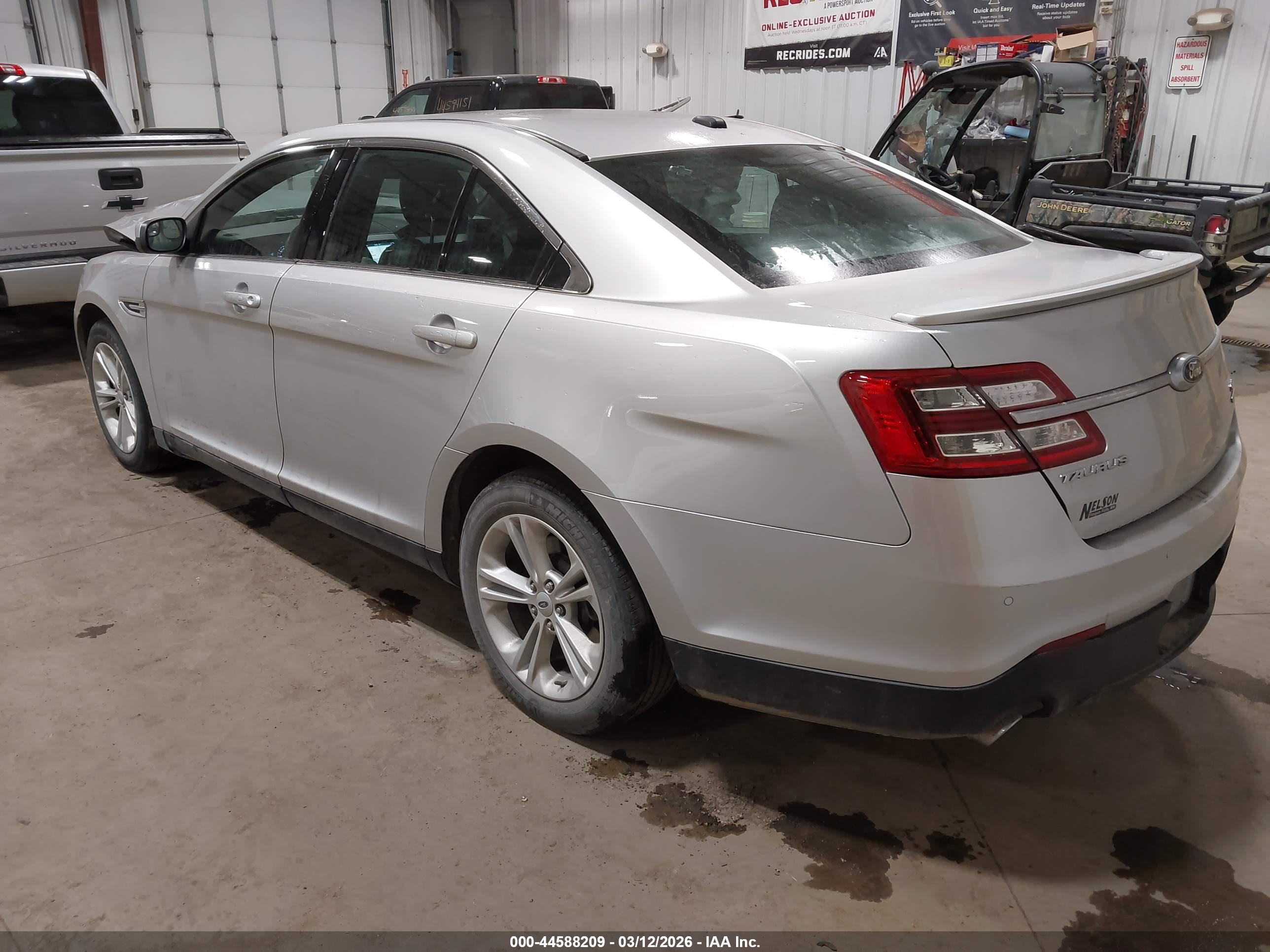FORD TAURUS image 3