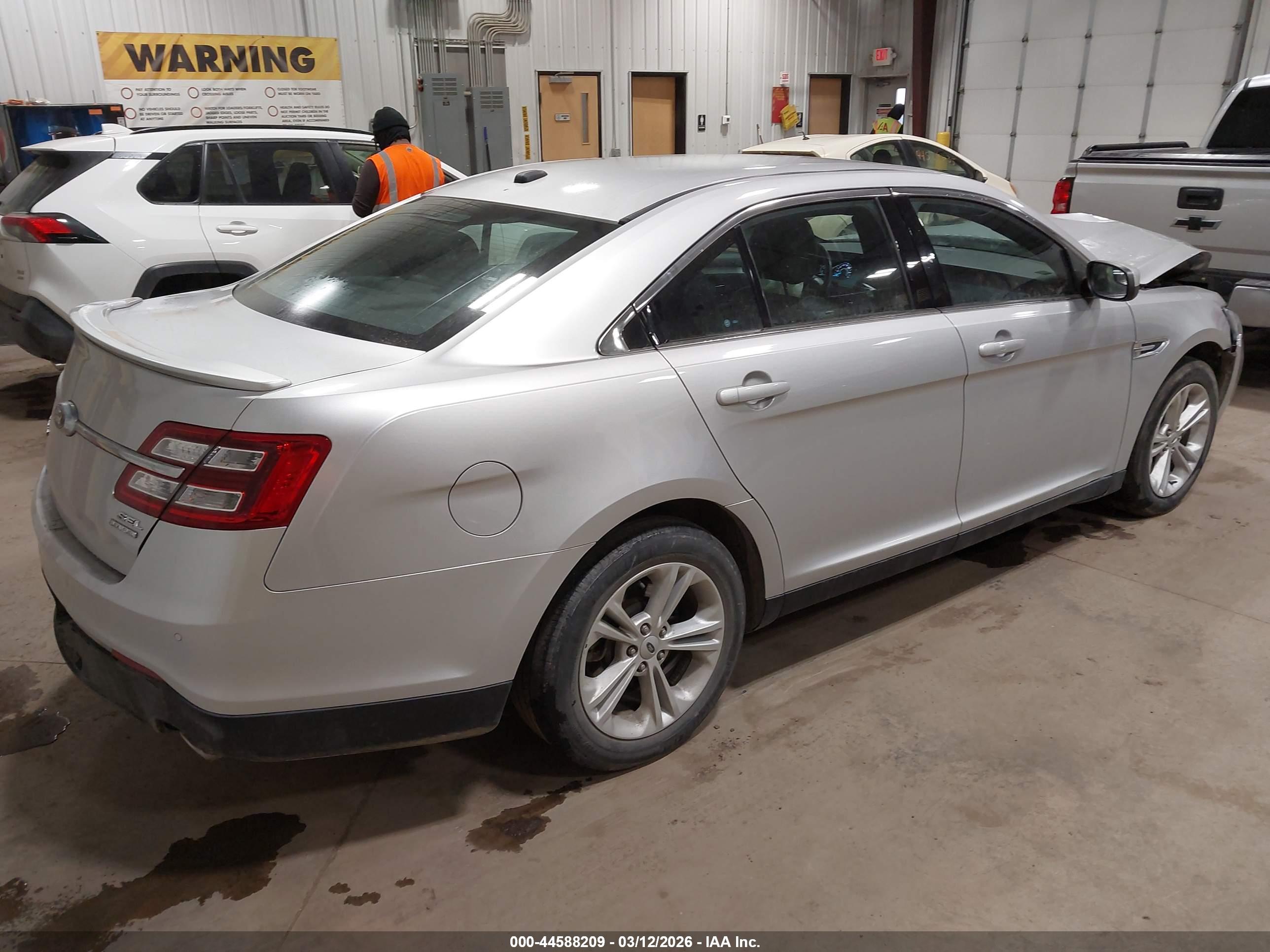 FORD TAURUS image 4