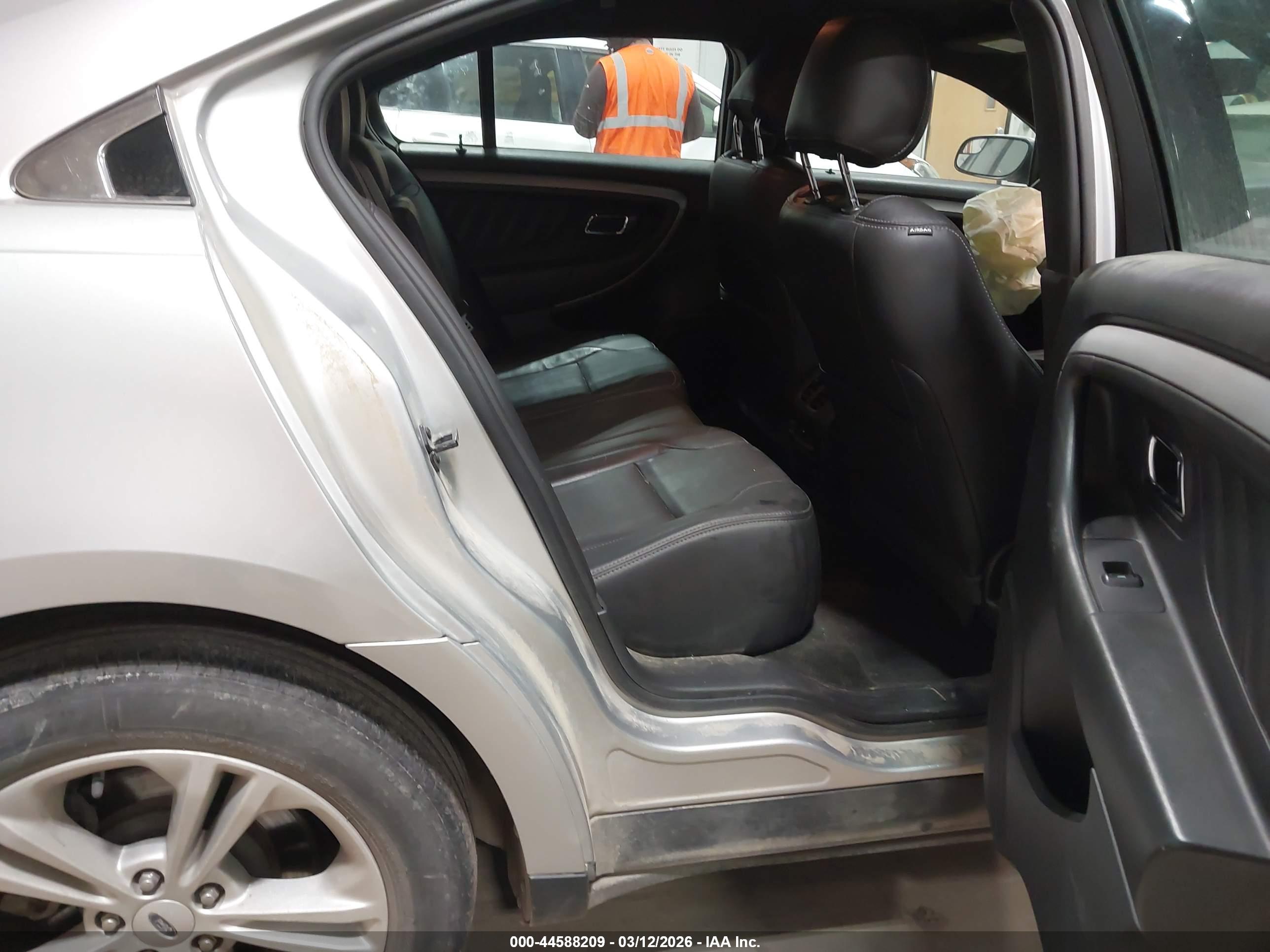 FORD TAURUS image 8