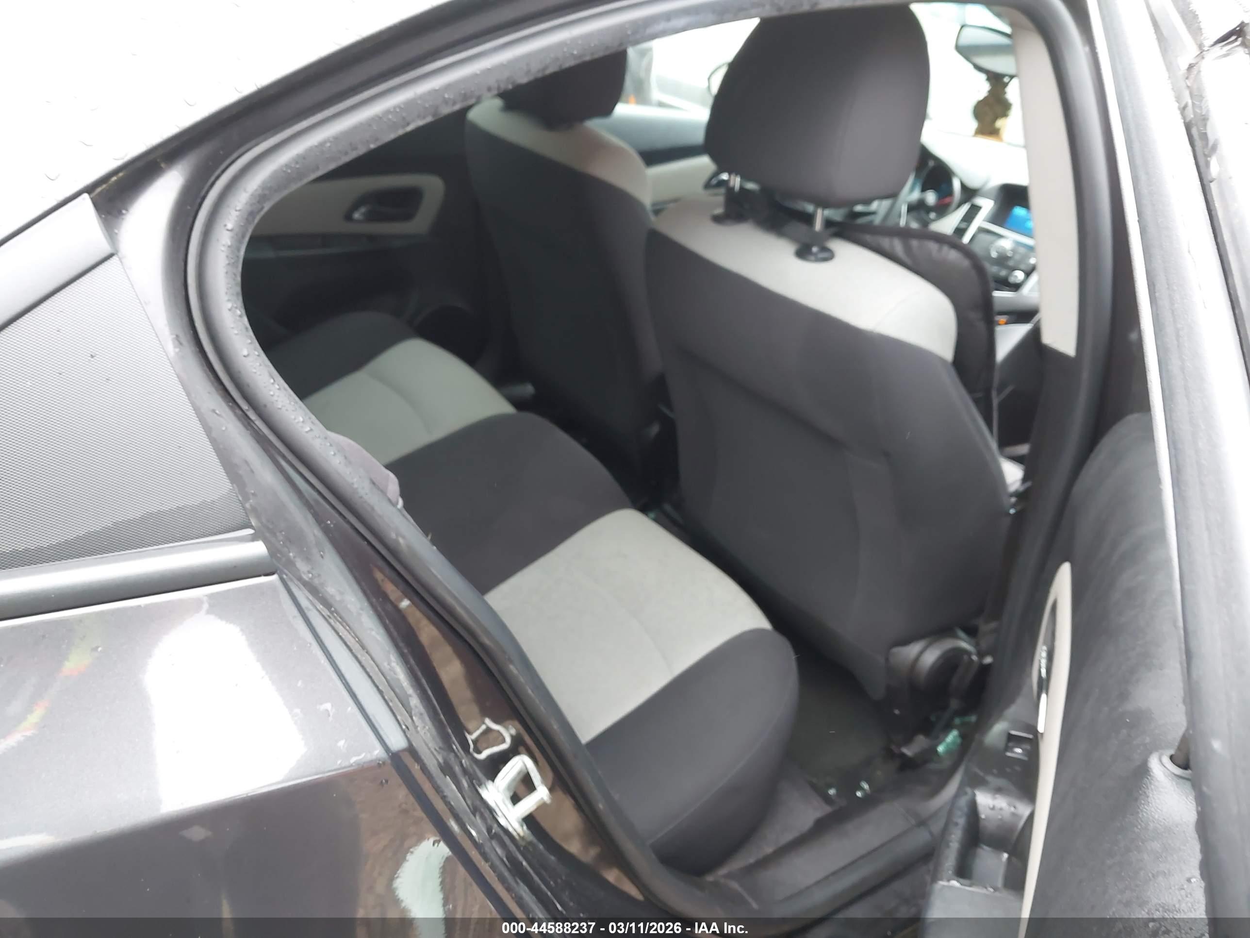 CHEVROLET CRUZE image 8