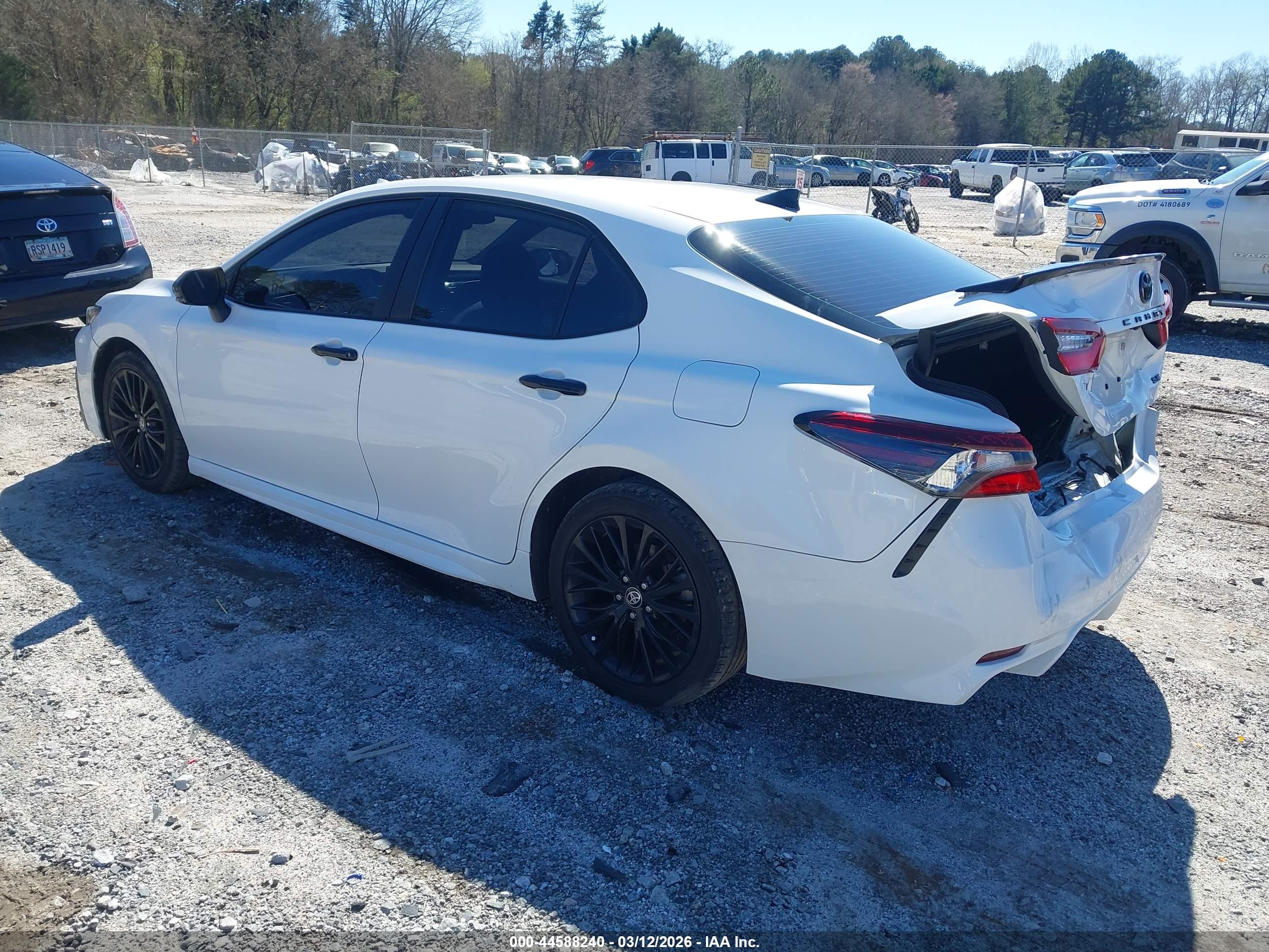 TOYOTA CAMRY image 3