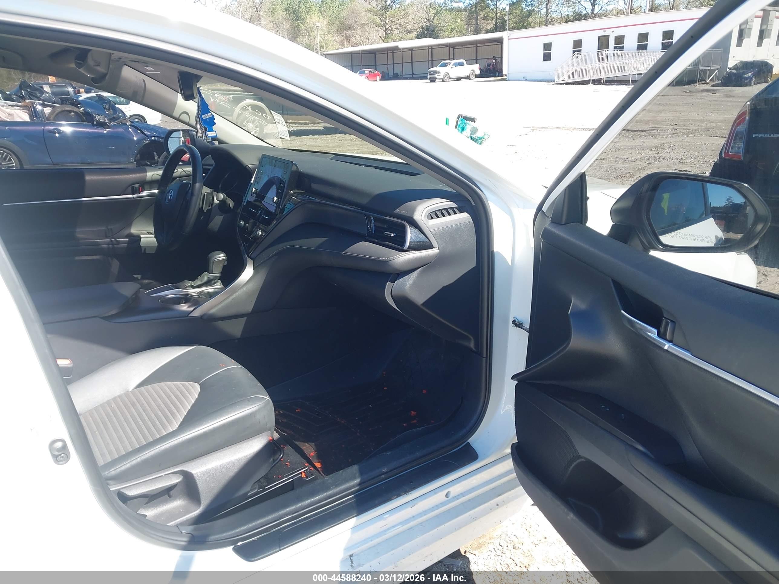 TOYOTA CAMRY image 5