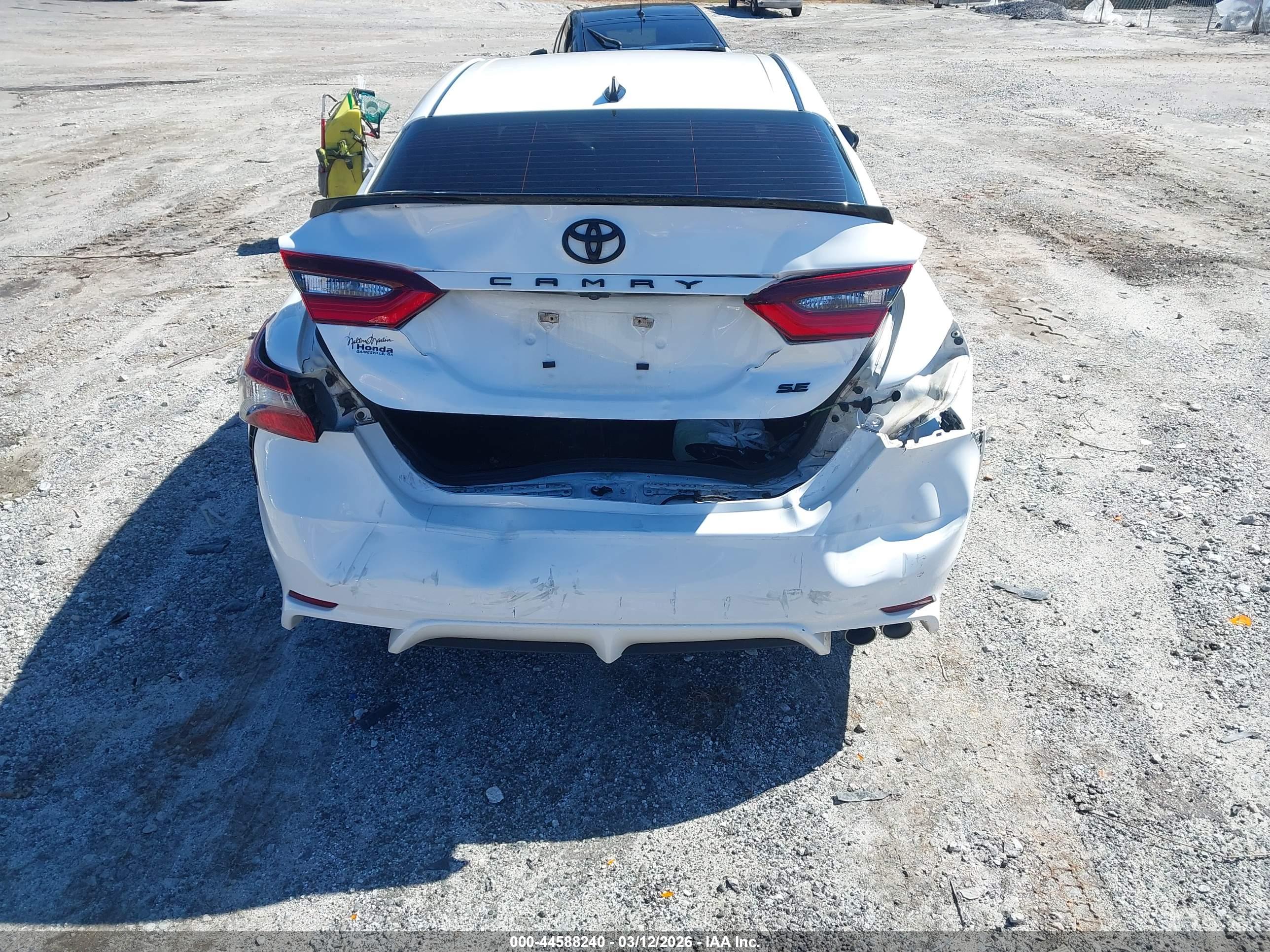 TOYOTA CAMRY image 6