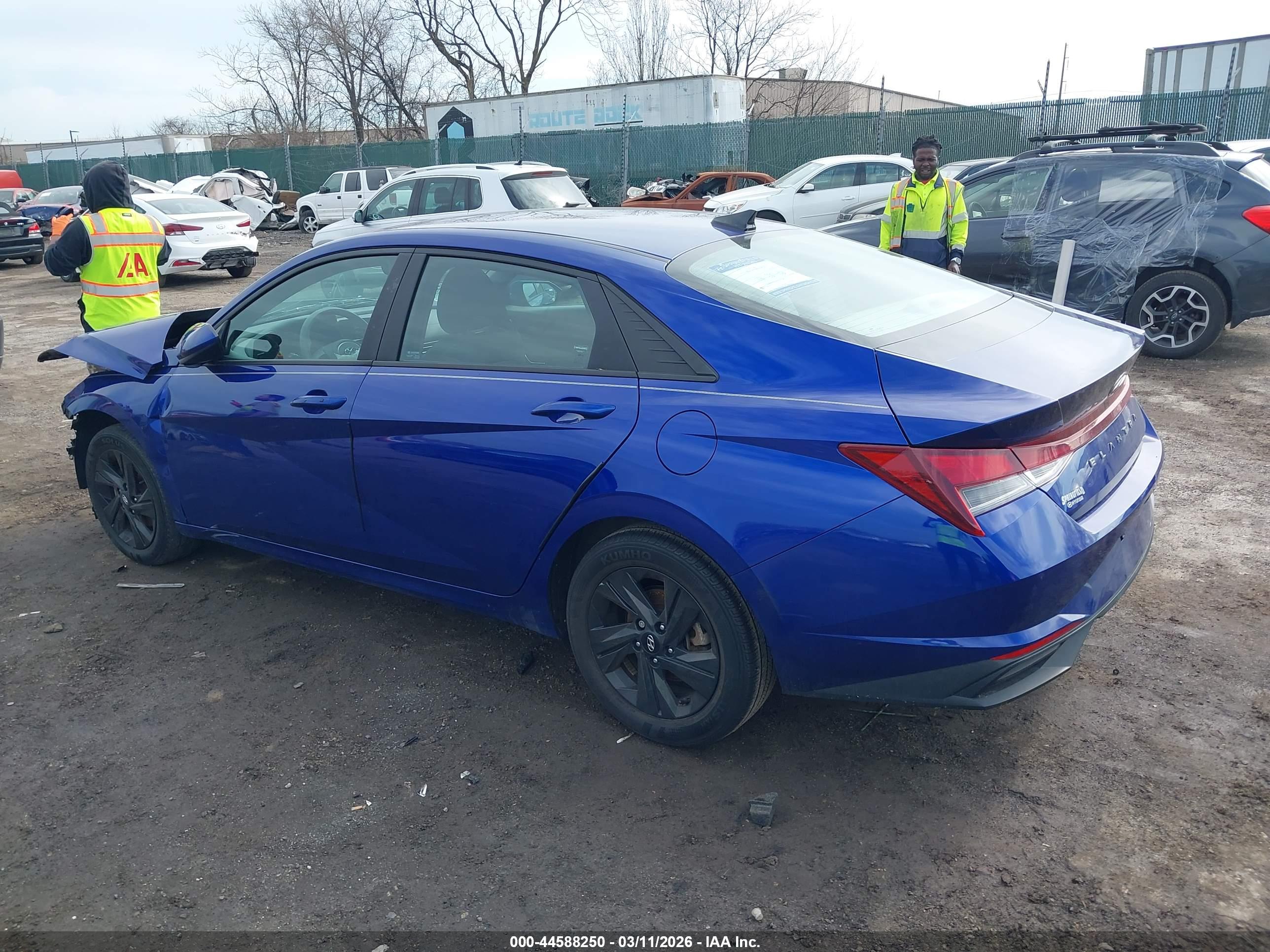 HYUNDAI ELANTRA image 3
