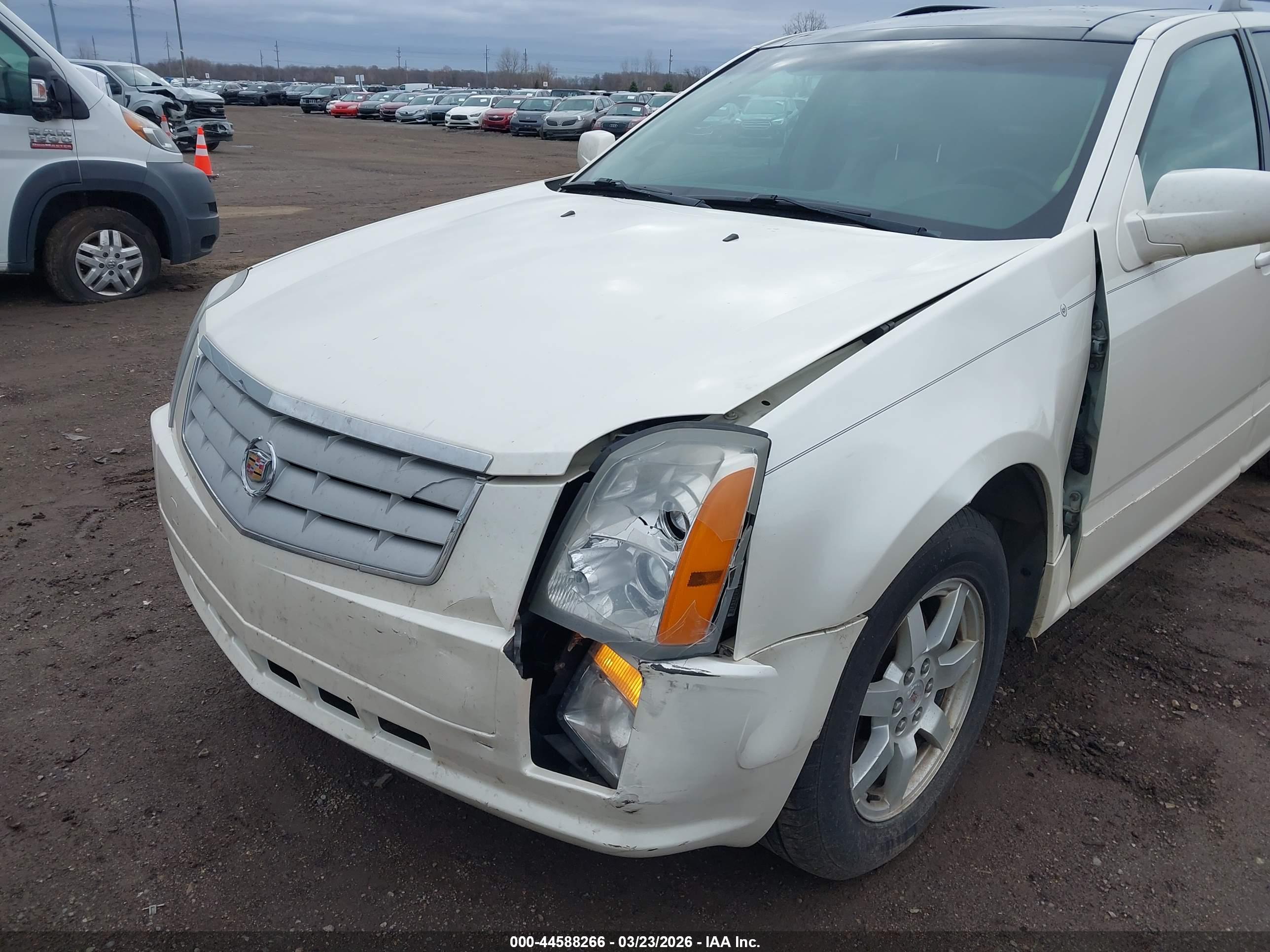 CADILLAC SRX image 6