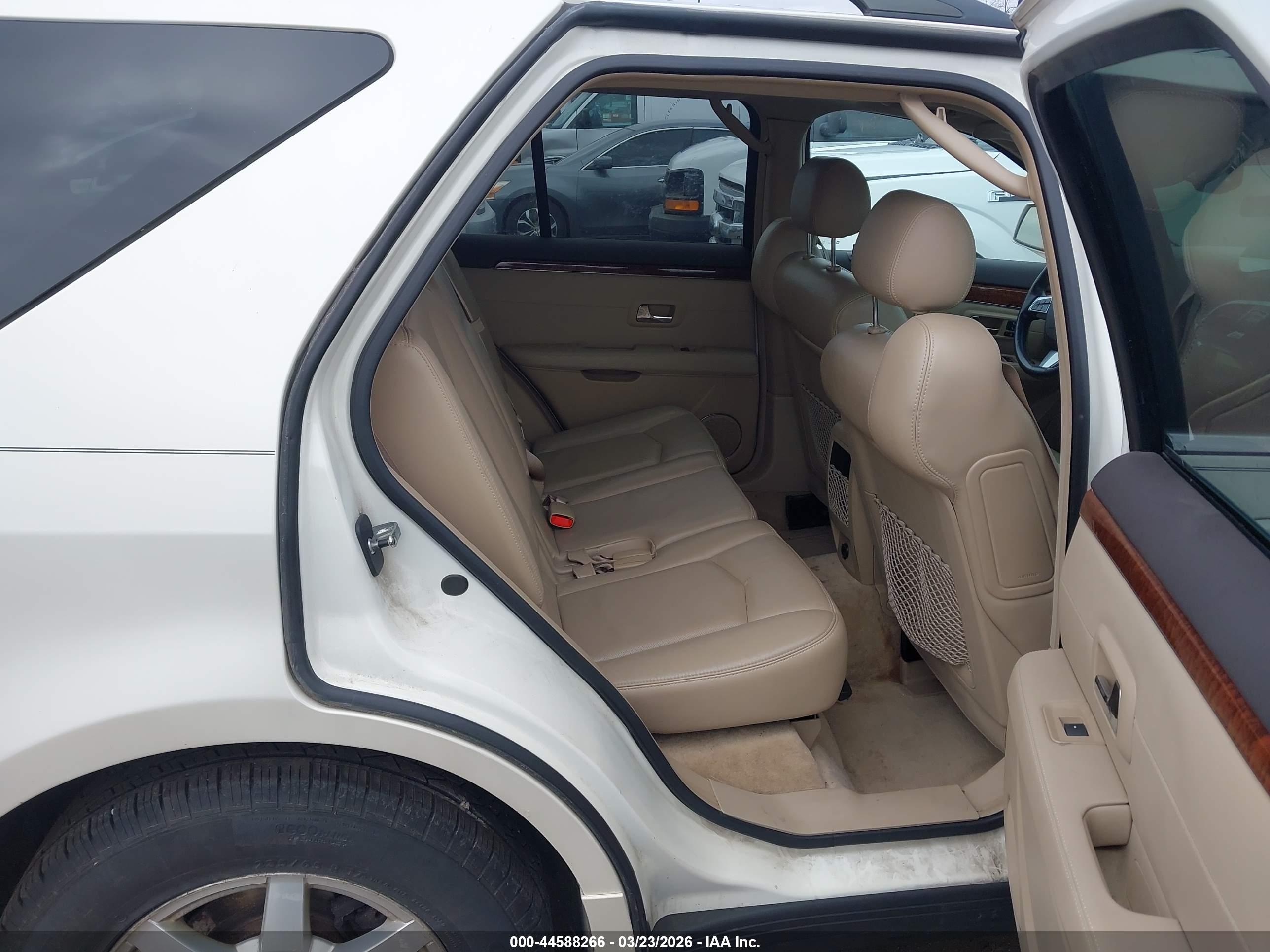 CADILLAC SRX image 8