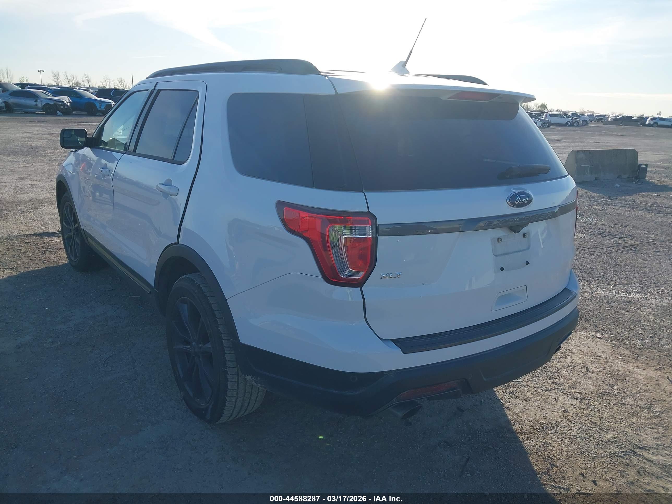 FORD EXPLORER image 3