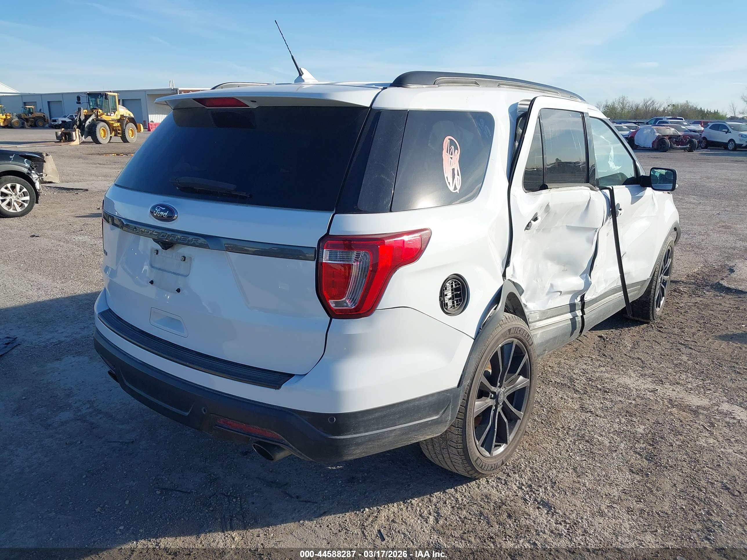 FORD EXPLORER image 4