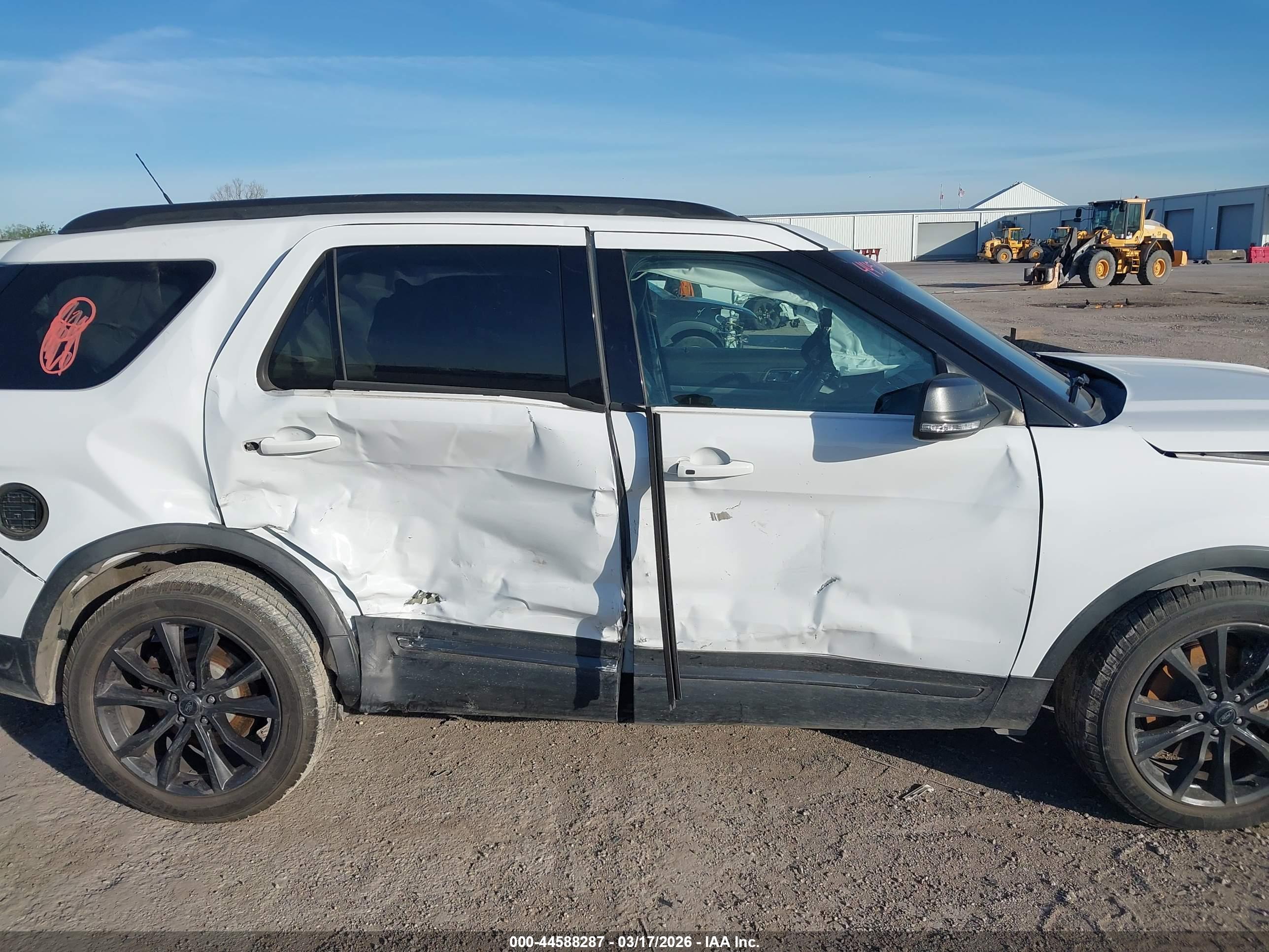 FORD EXPLORER image 6