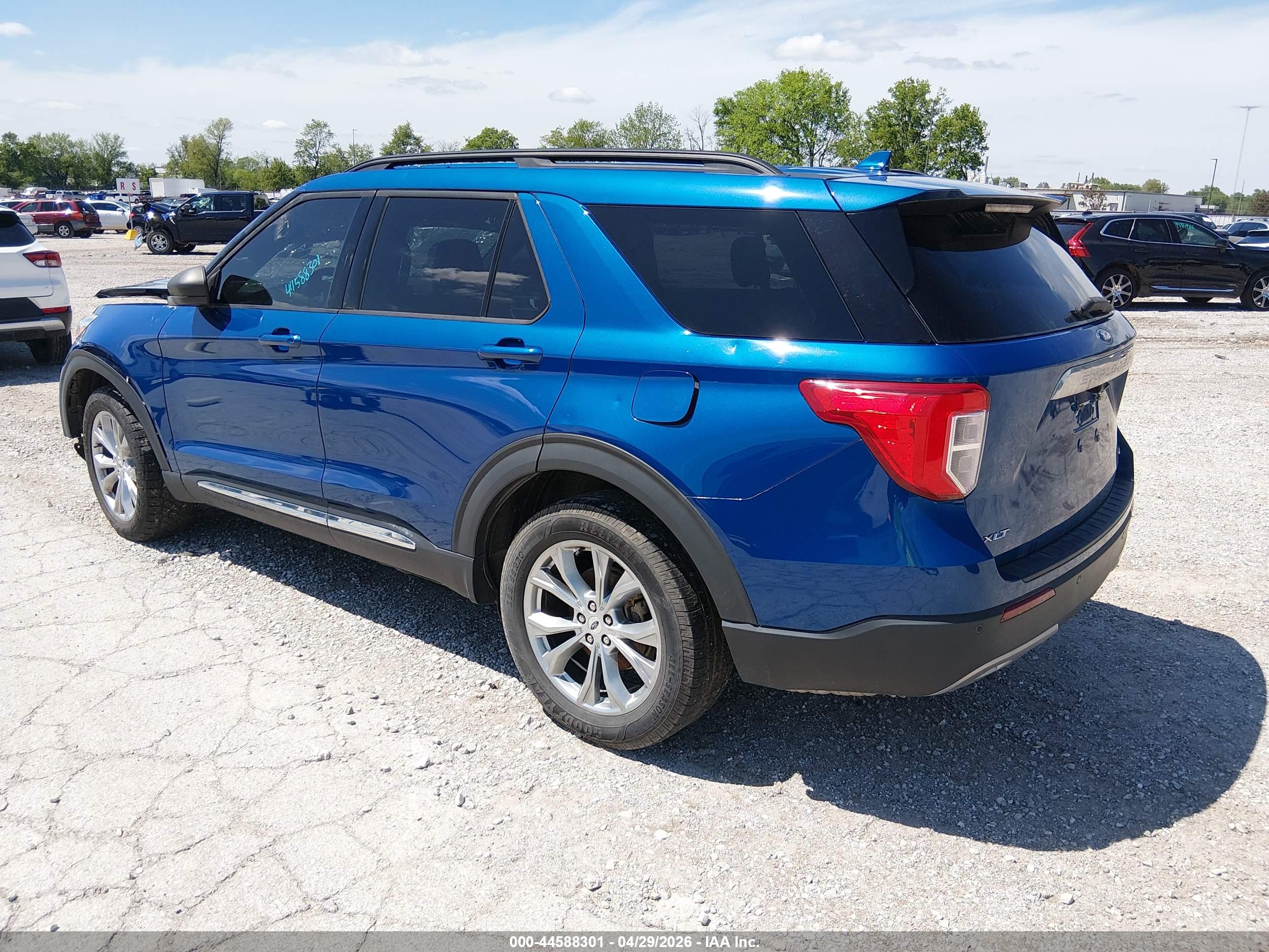 FORD EXPLORER image 3