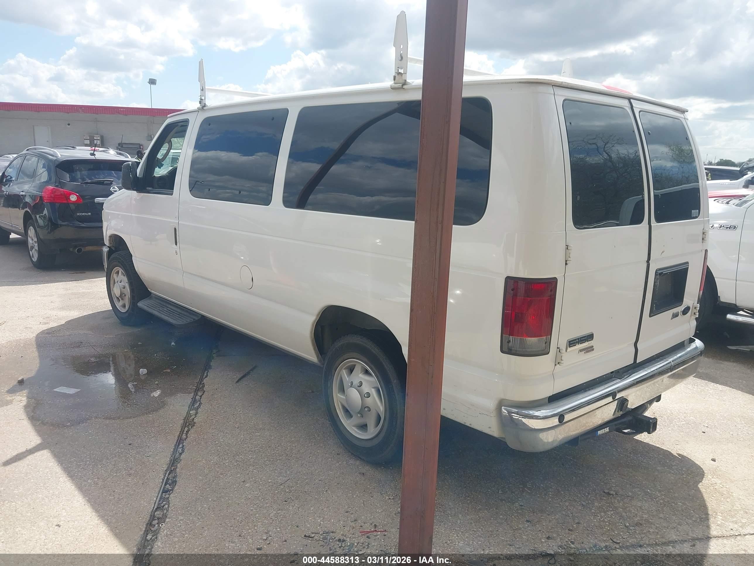 FORD E-150 image 3