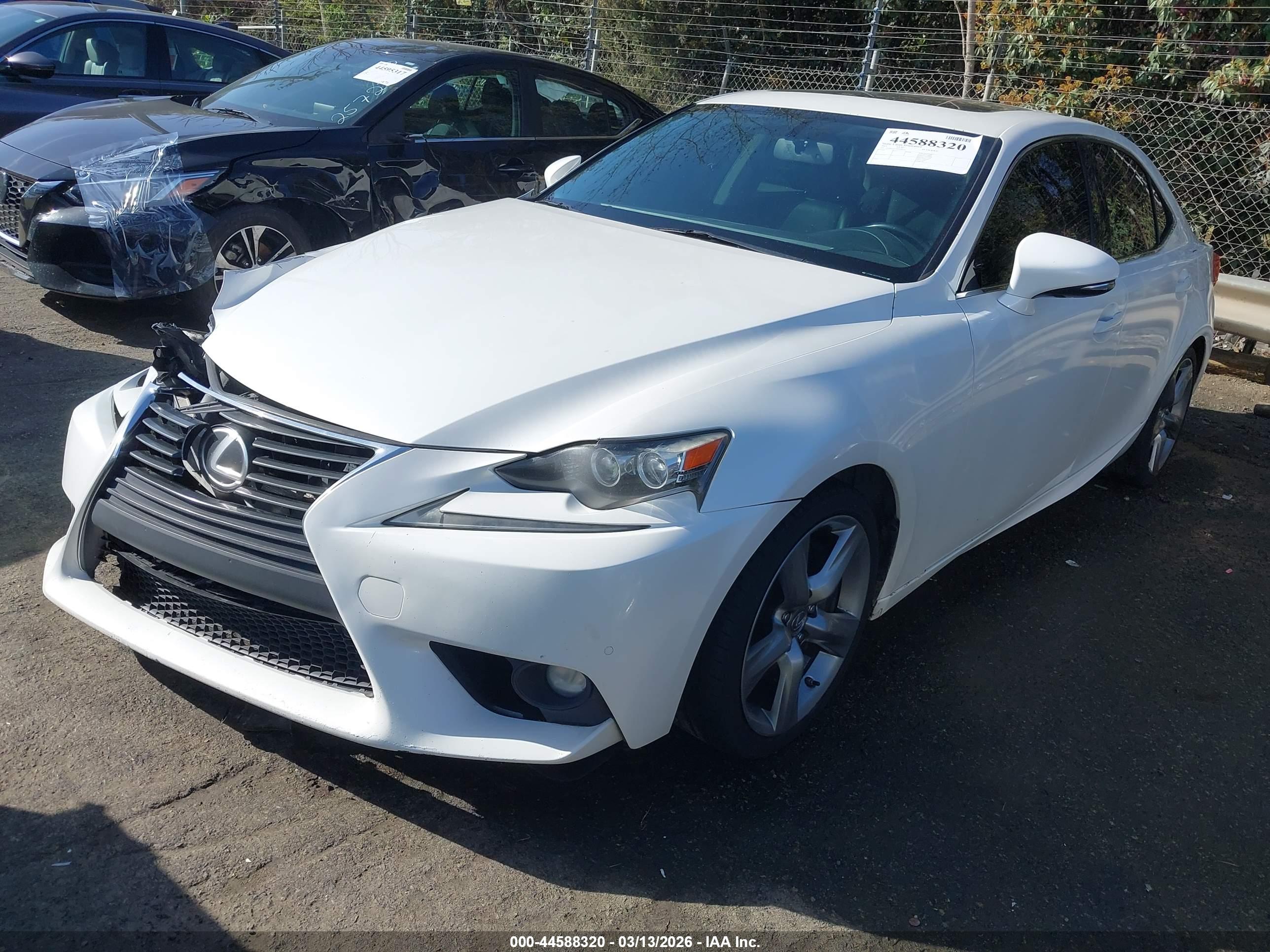 LEXUS IS image 2