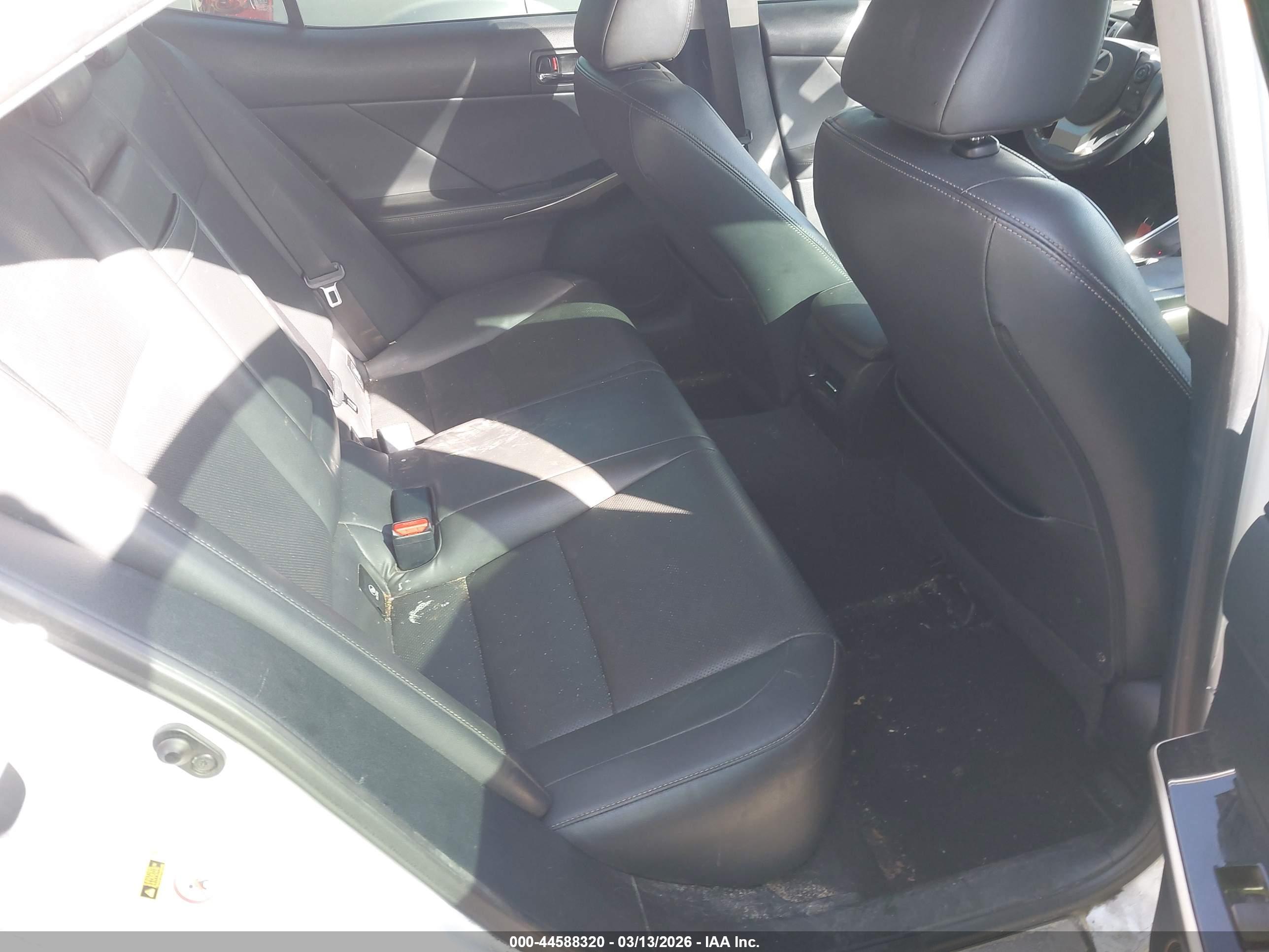 LEXUS IS image 8