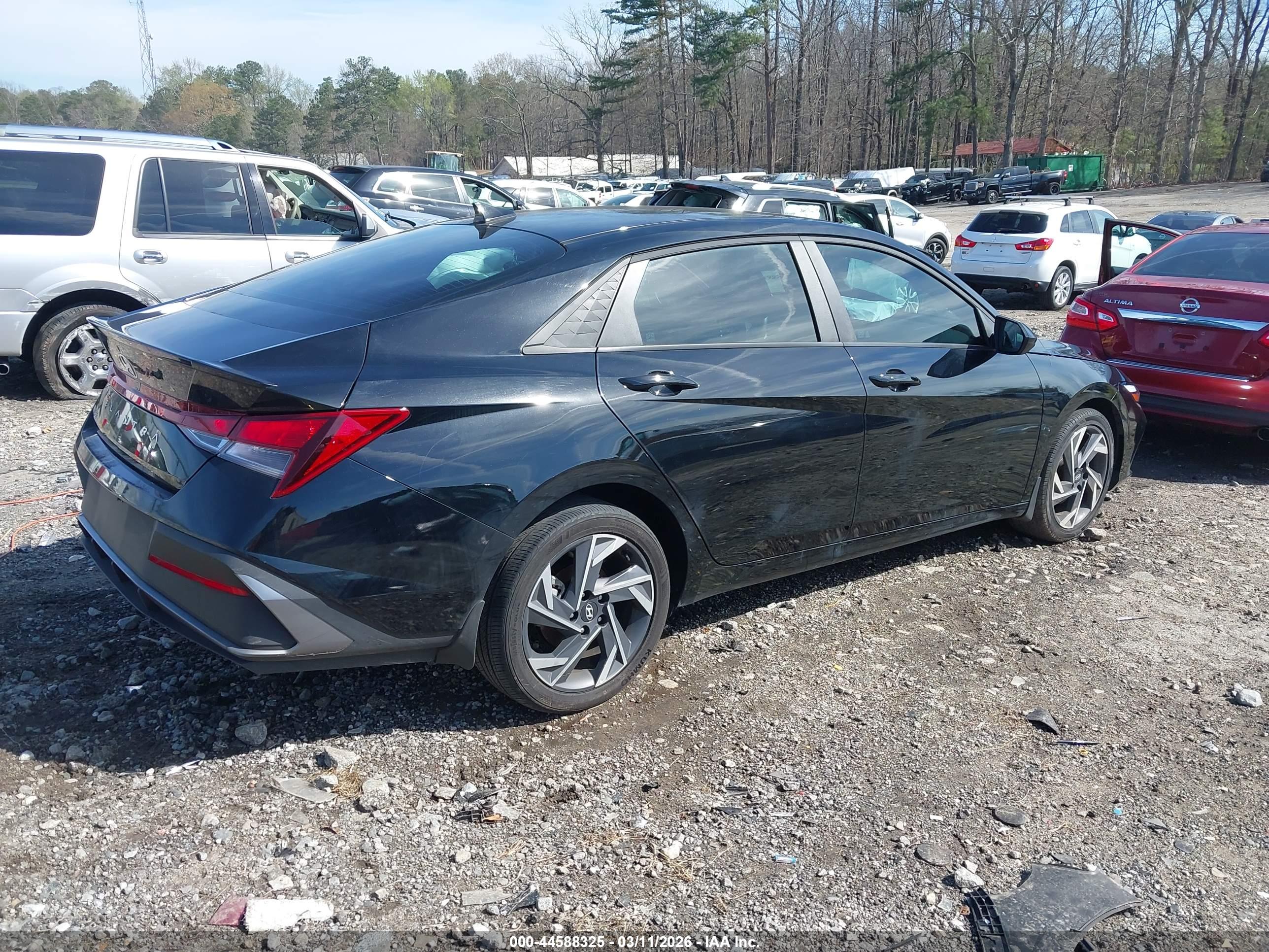 HYUNDAI ELANTRA image 4