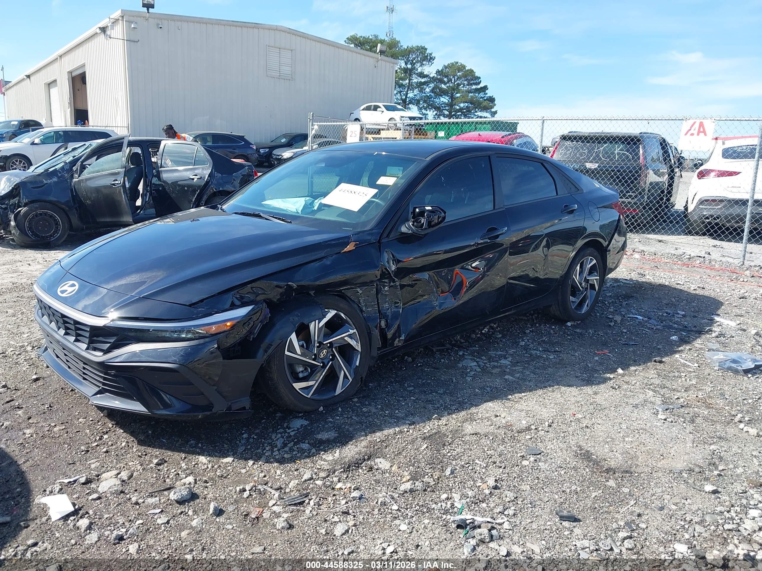 HYUNDAI ELANTRA image 6