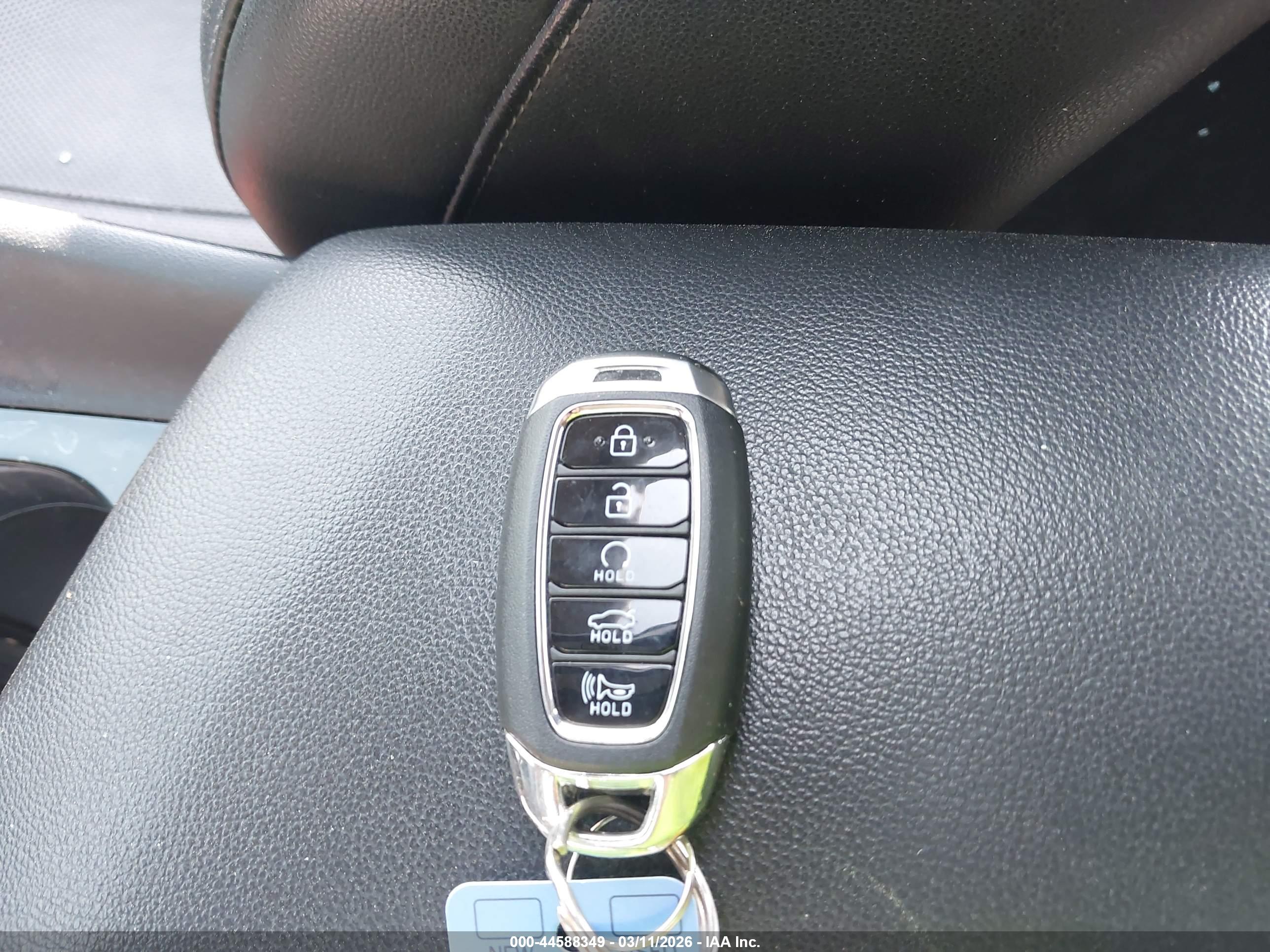 HYUNDAI ELANTRA image 11