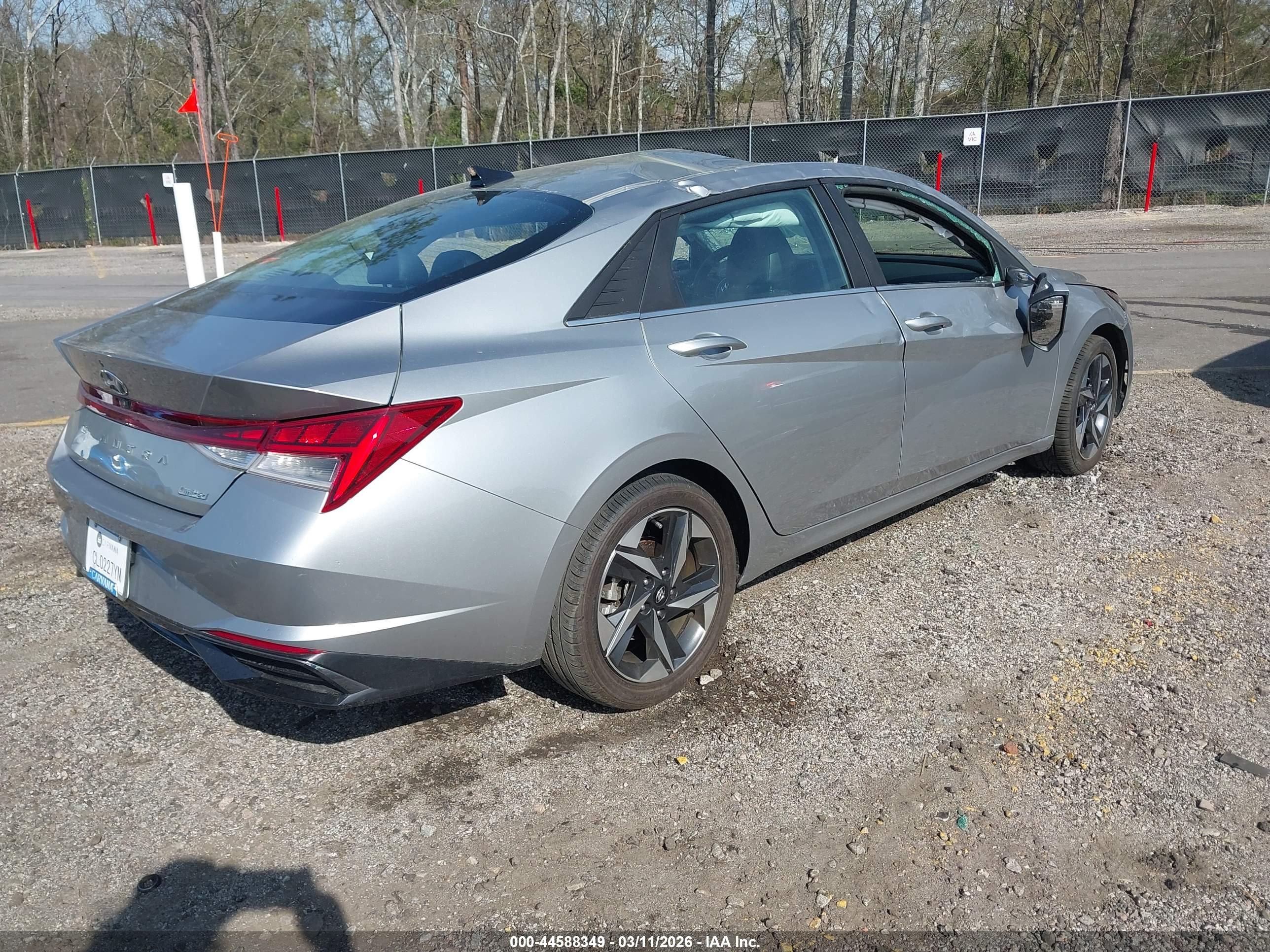 HYUNDAI ELANTRA image 4