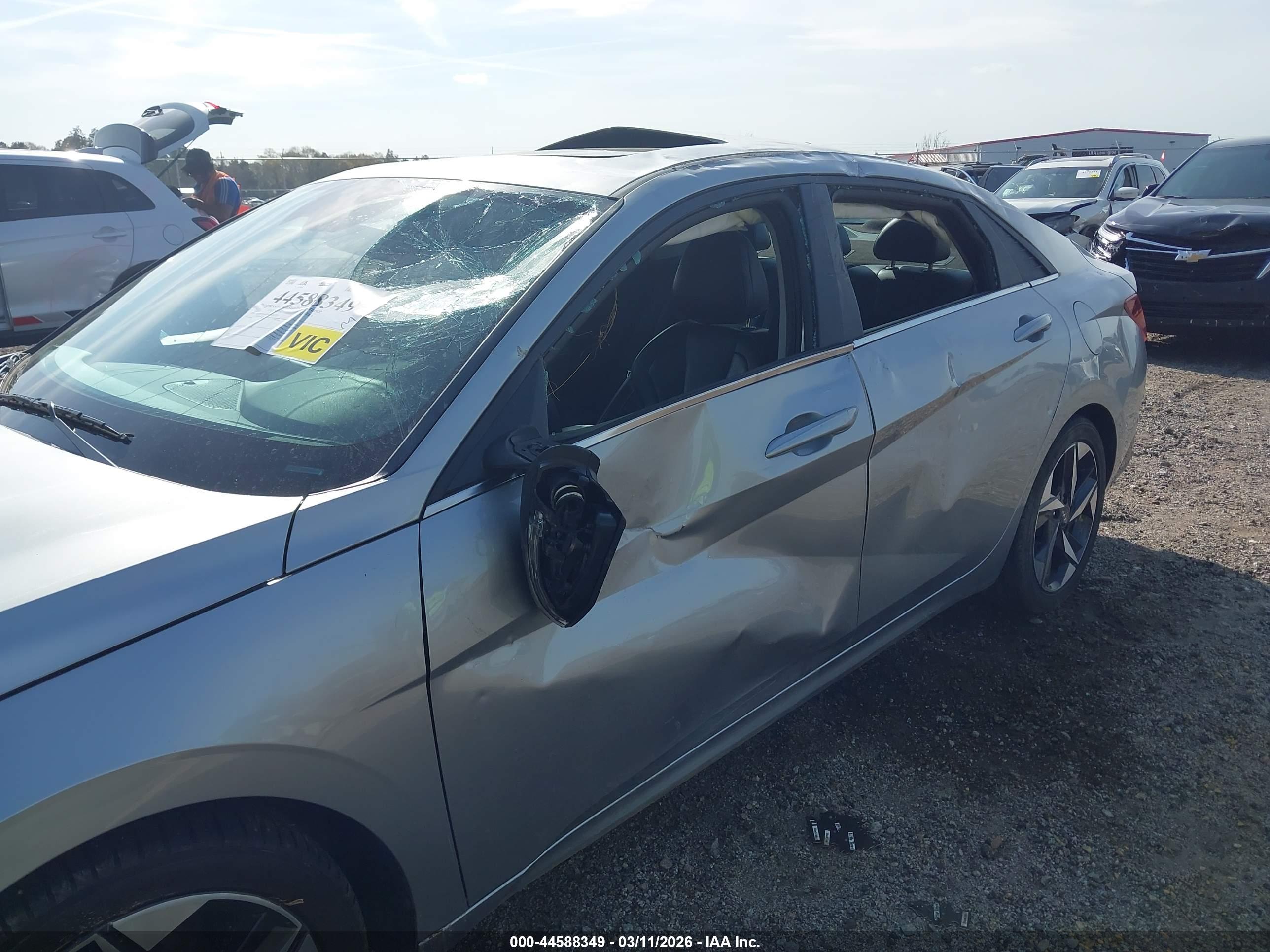 HYUNDAI ELANTRA image 6