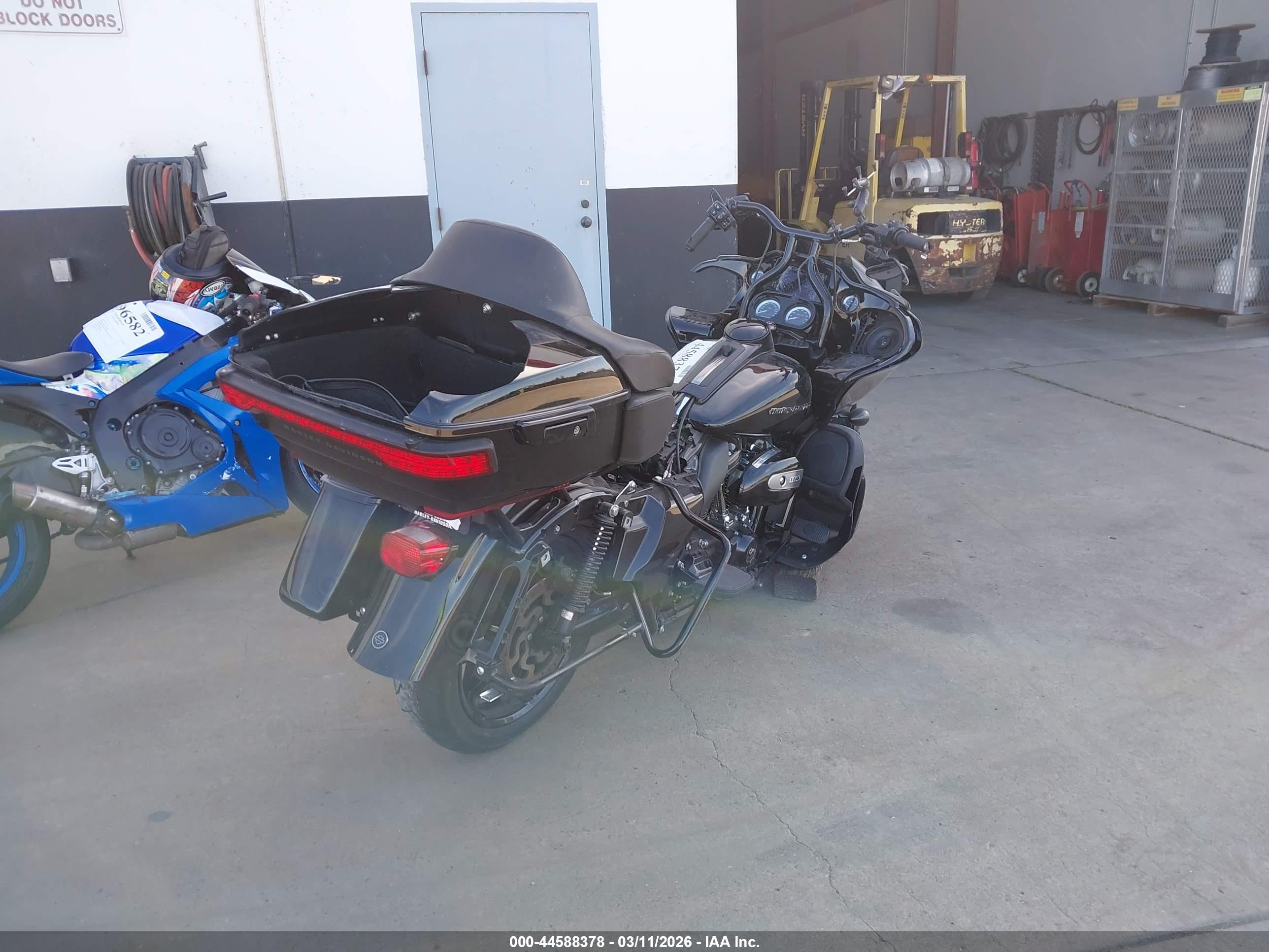 HARLEY-DAVIDSON FLTRK image 4