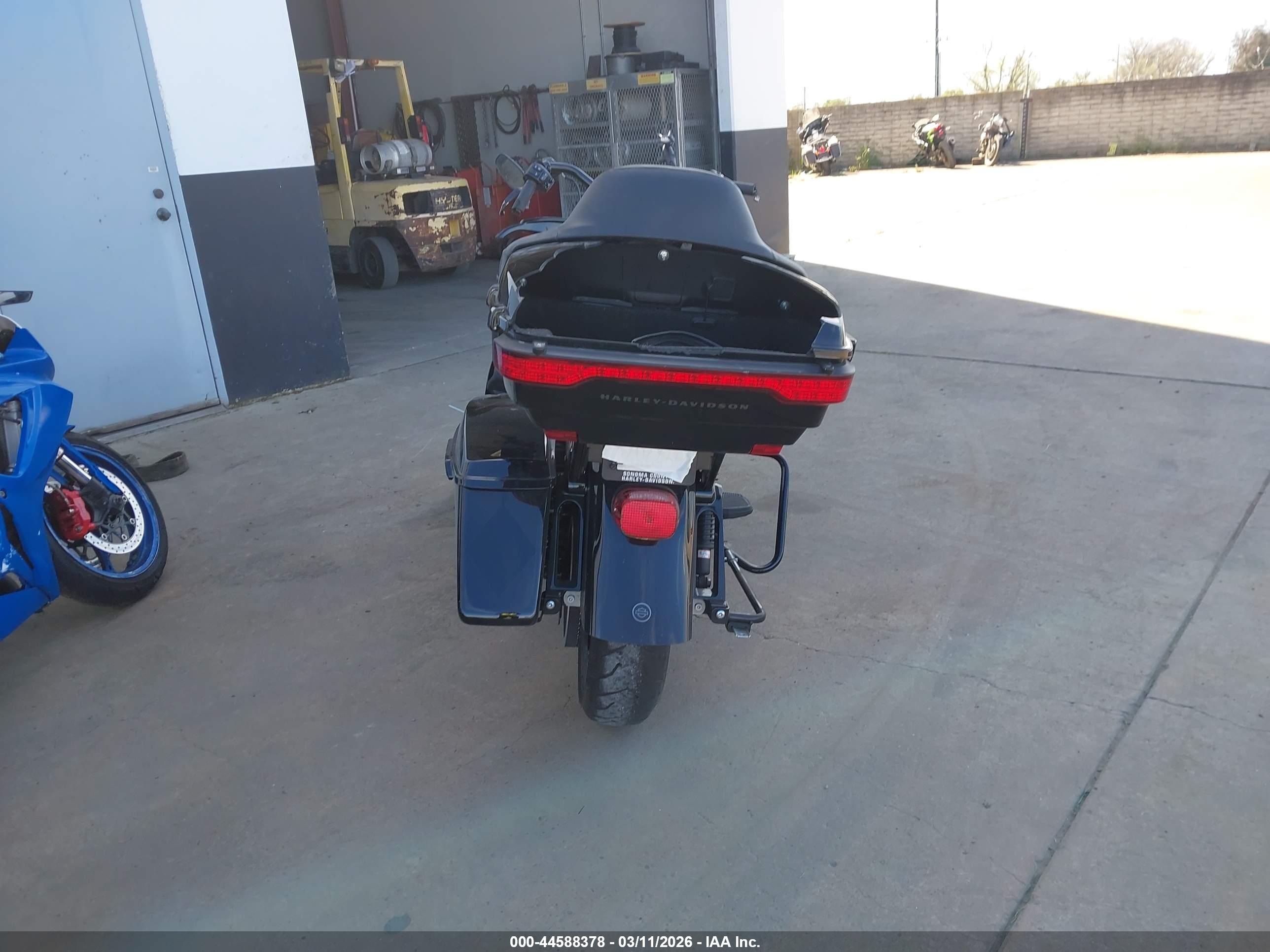 HARLEY-DAVIDSON FLTRK image 6
