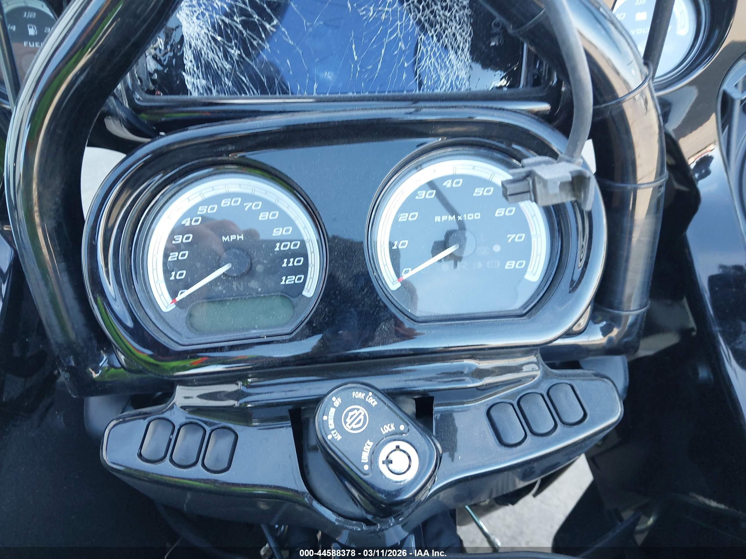 HARLEY-DAVIDSON FLTRK image 7