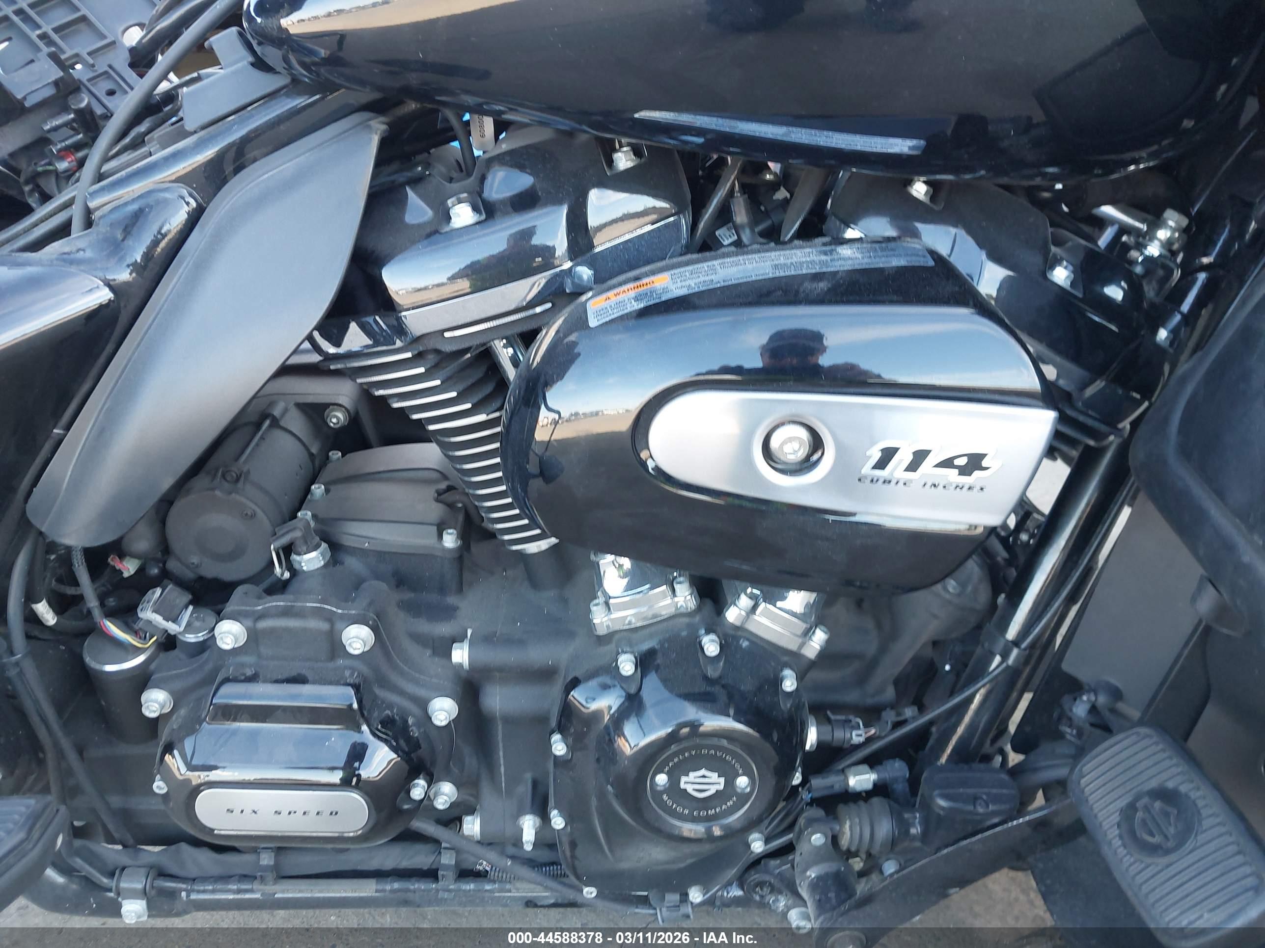 HARLEY-DAVIDSON FLTRK image 8