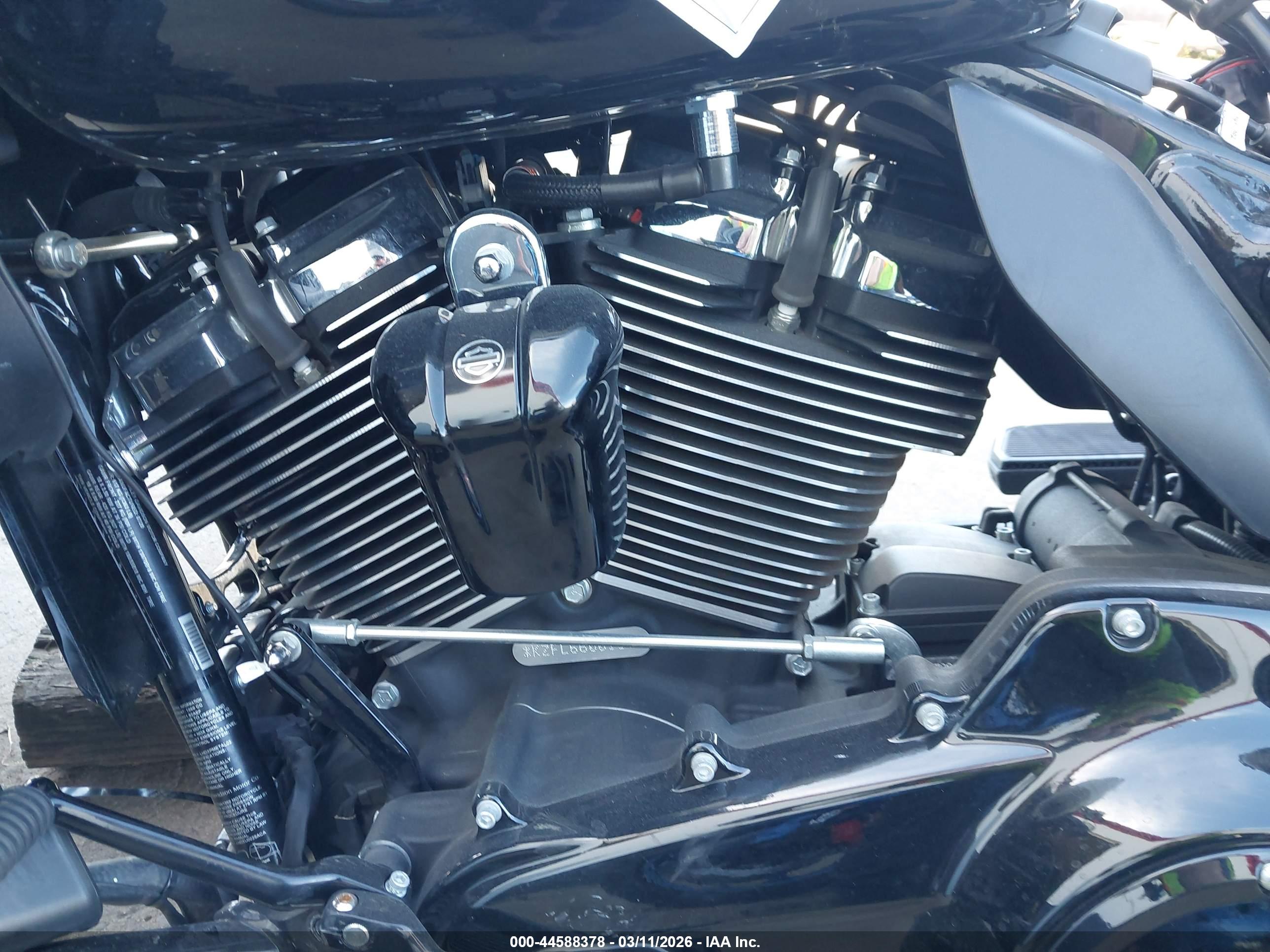 HARLEY-DAVIDSON FLTRK image 9