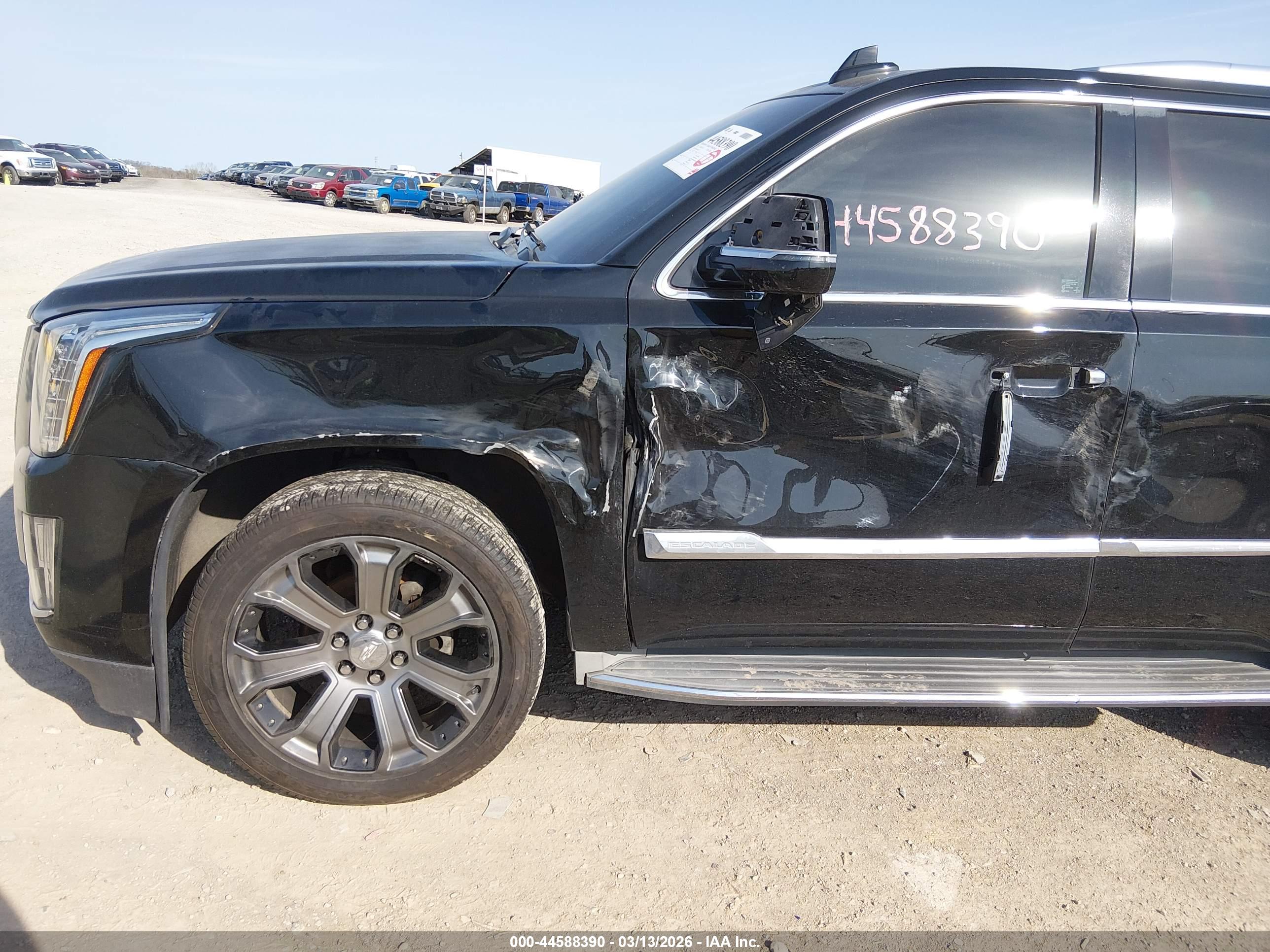 CADILLAC ESCALADE image 6
