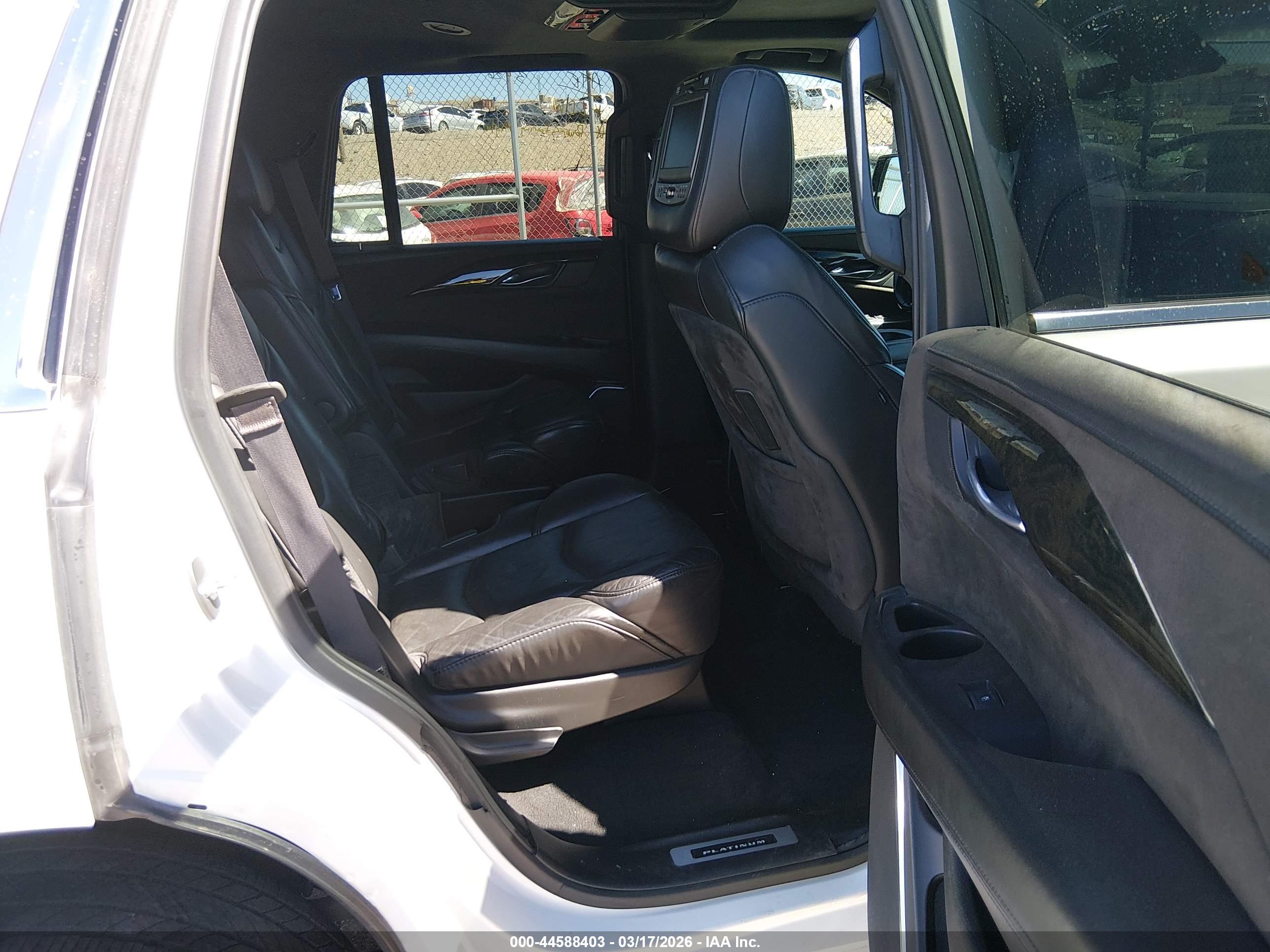 CADILLAC ESCALADE image 8
