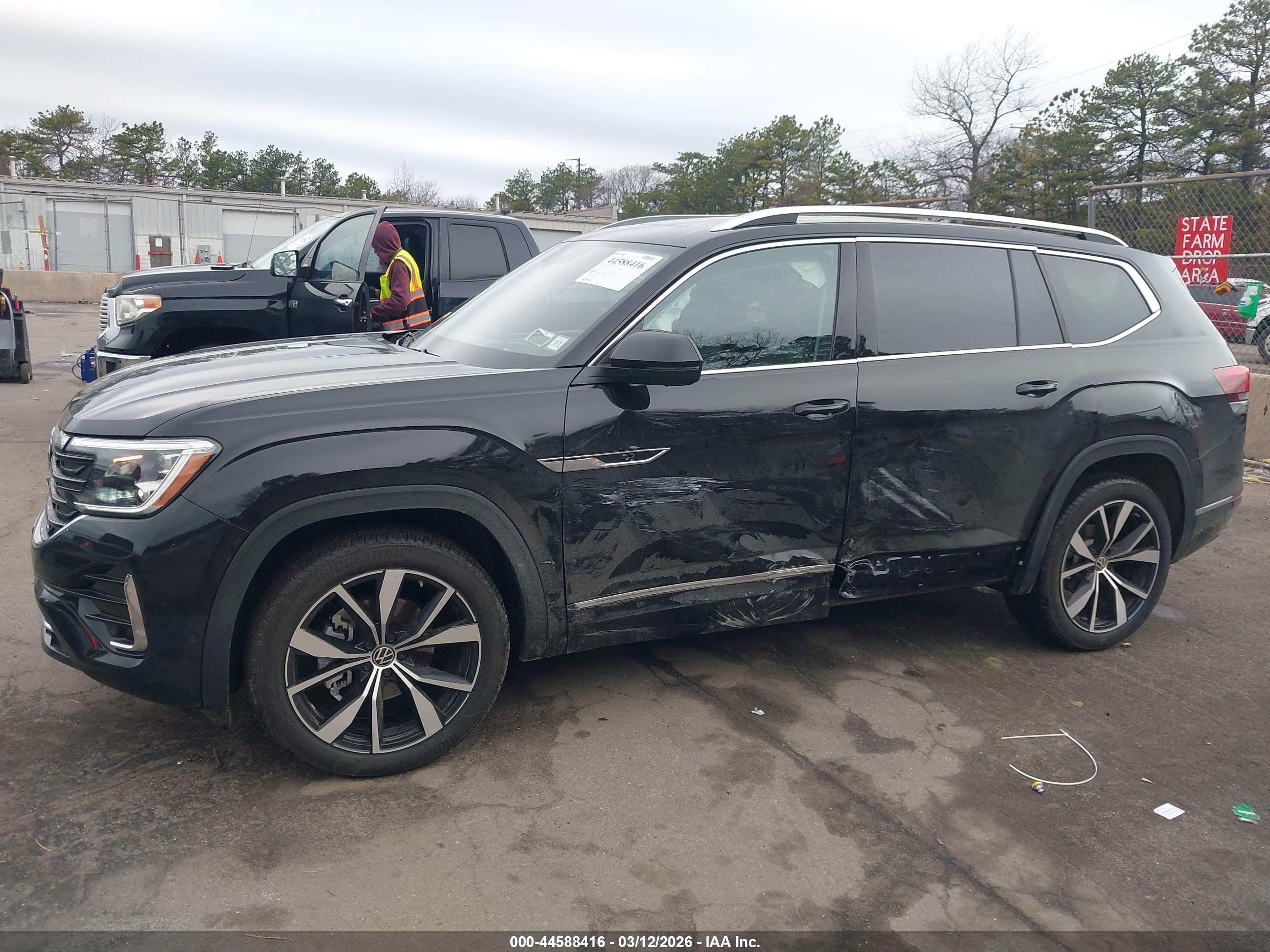 VOLKSWAGEN ATLAS image 6