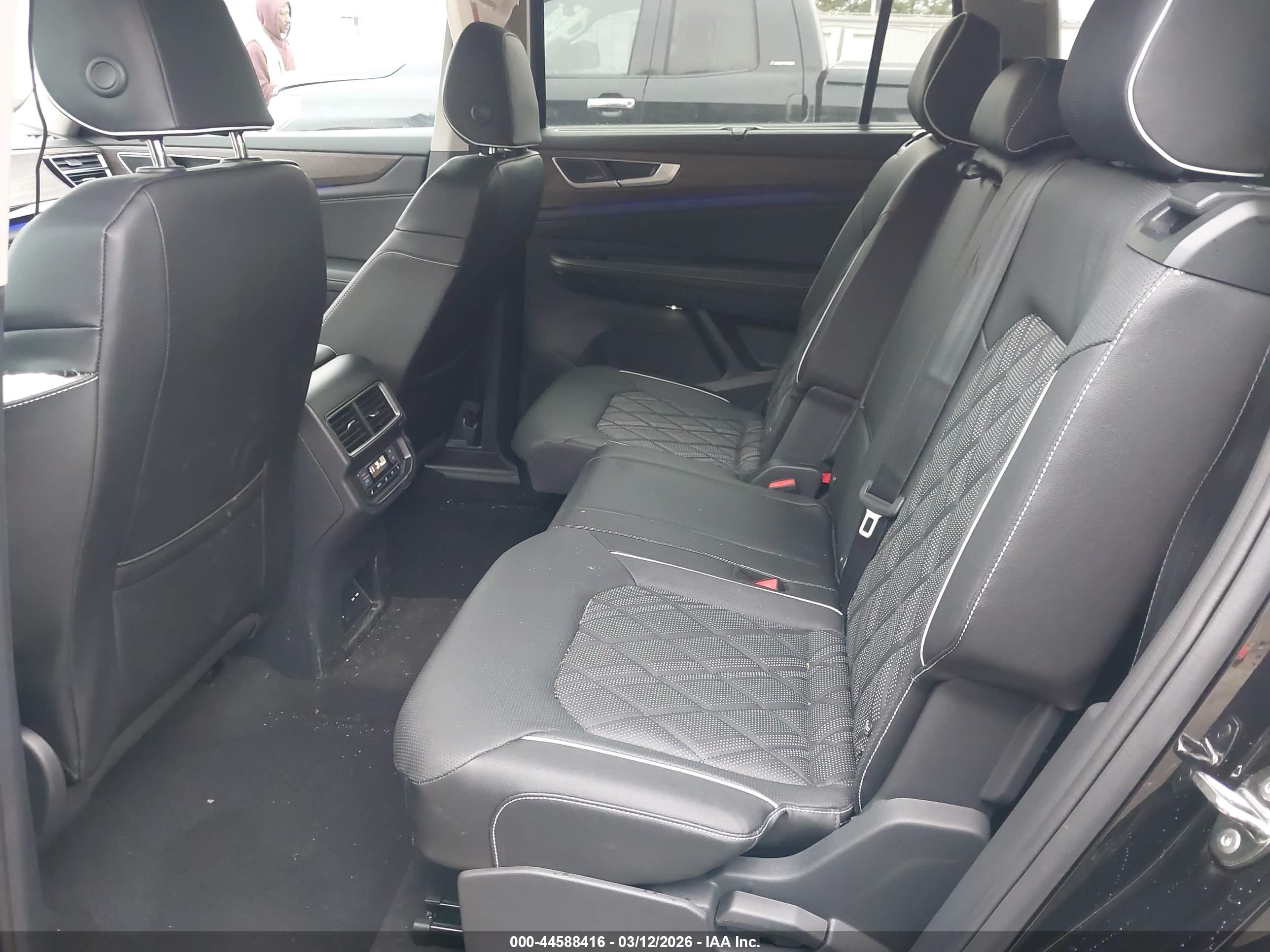 VOLKSWAGEN ATLAS image 8