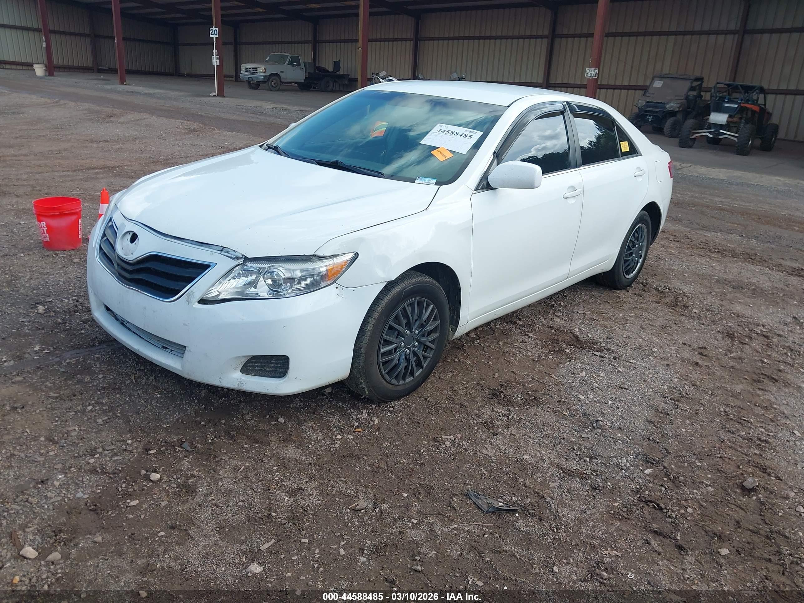 TOYOTA CAMRY image 2