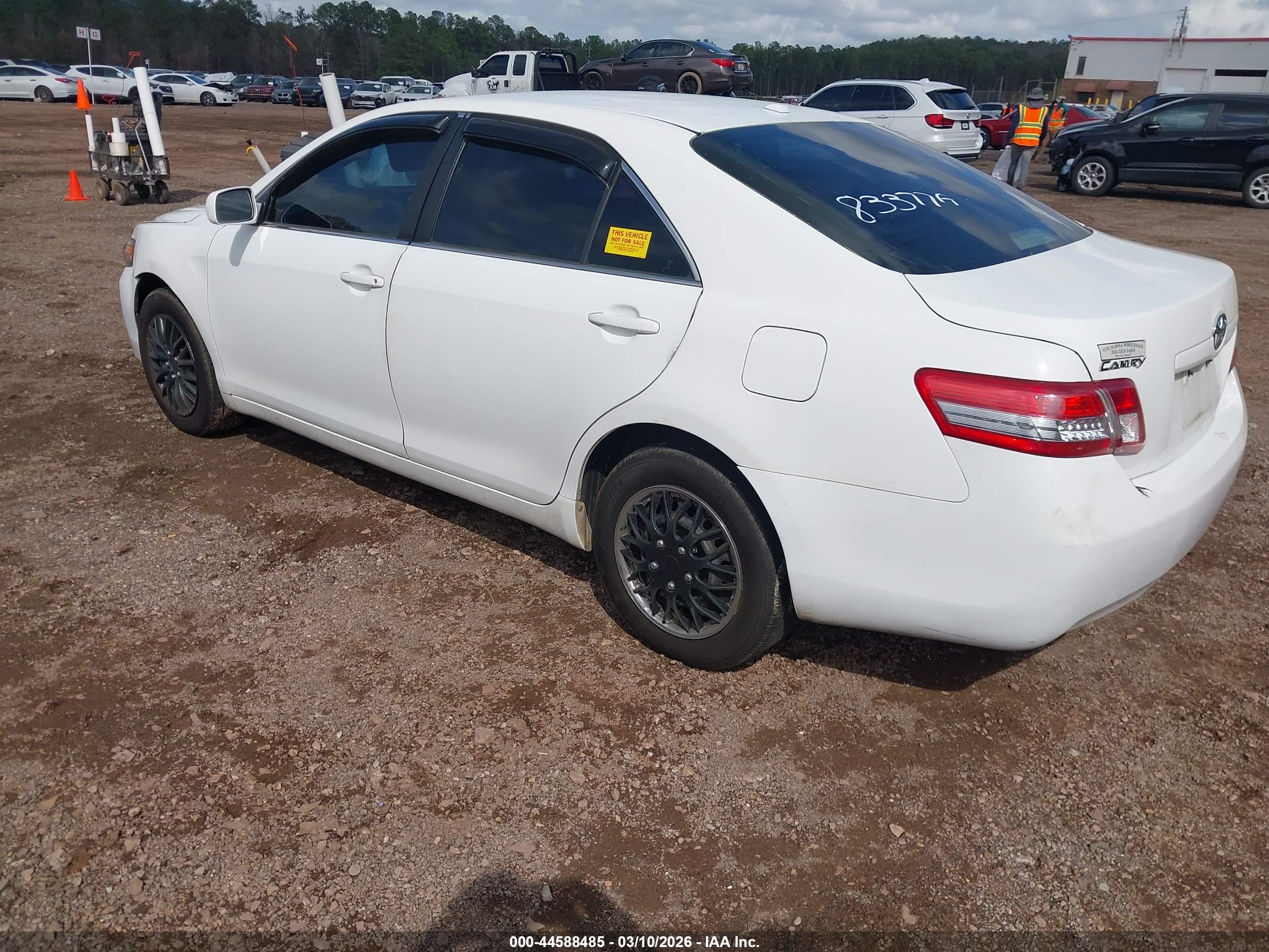 TOYOTA CAMRY image 3
