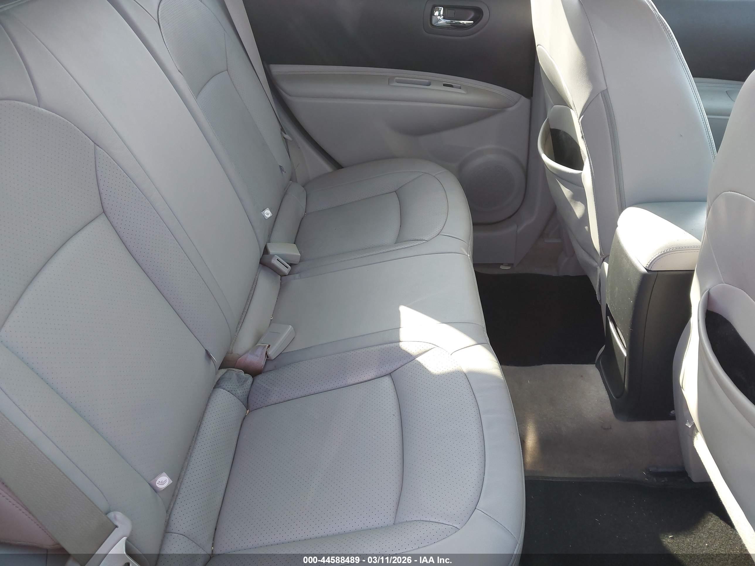 NISSAN ROGUE image 8
