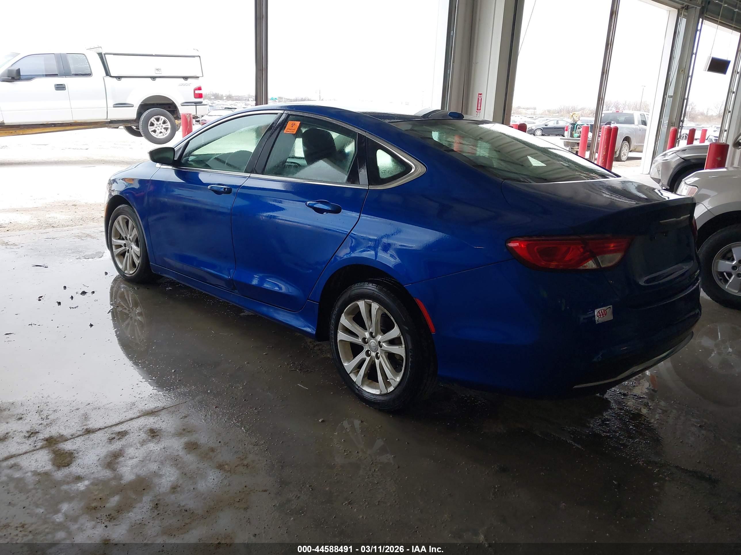 CHRYSLER 200 image 3