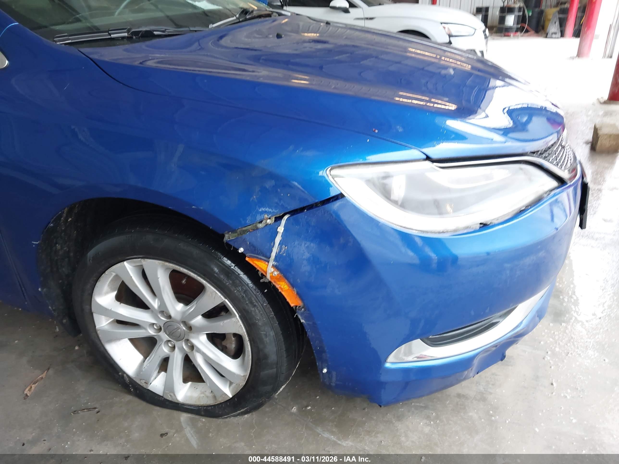 CHRYSLER 200 image 6