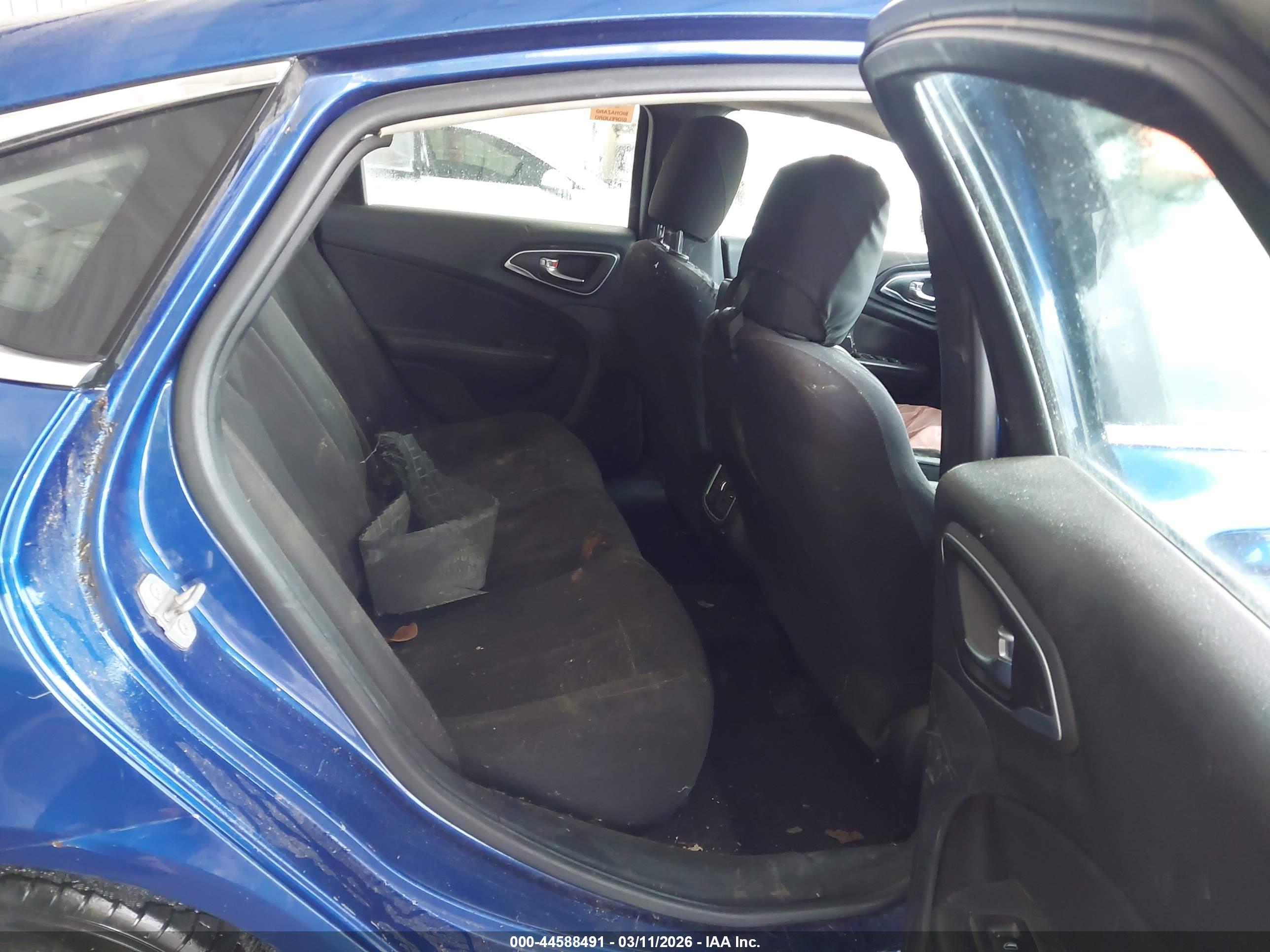 CHRYSLER 200 image 8