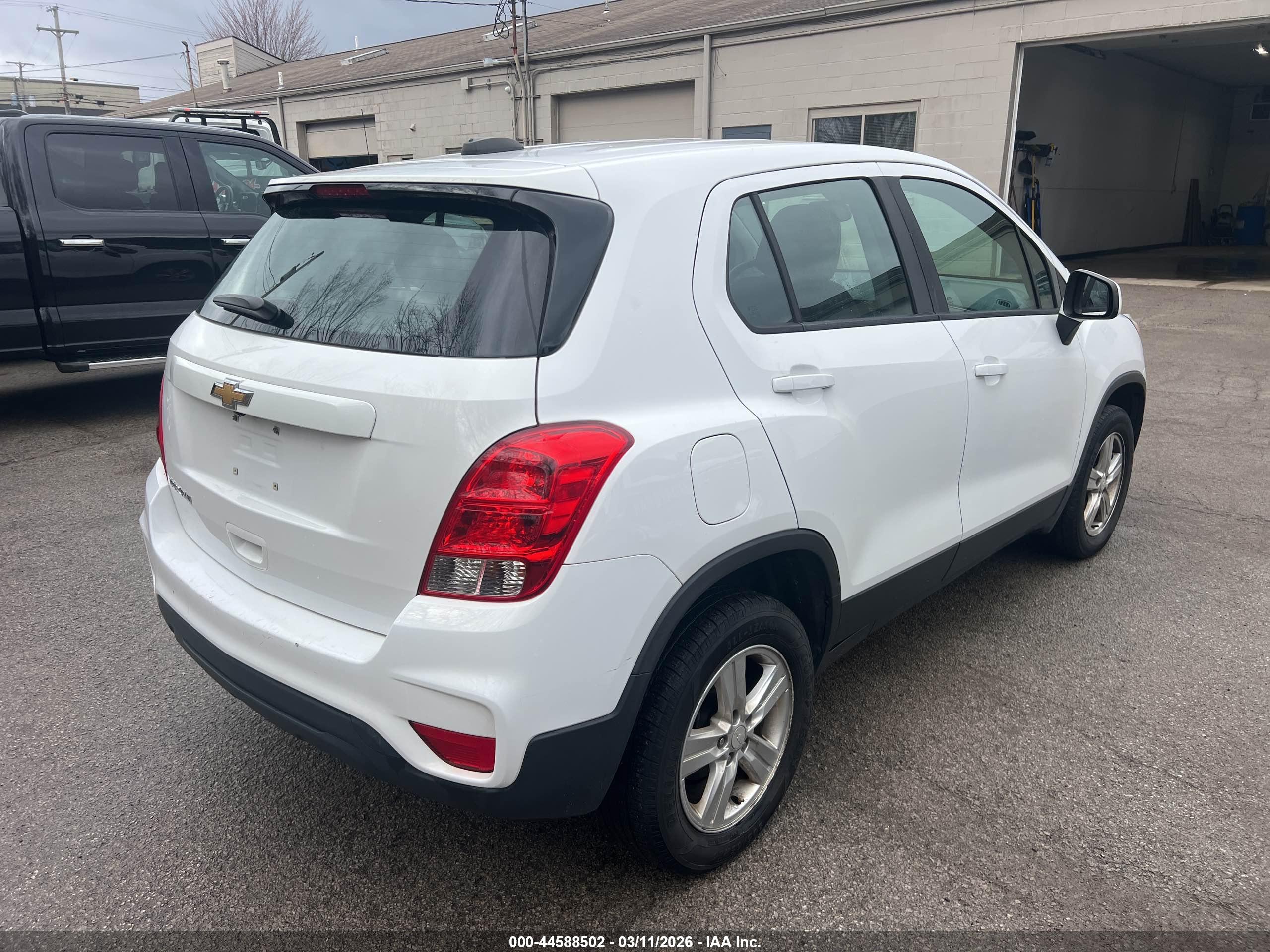 CHEVROLET TRAX image 4