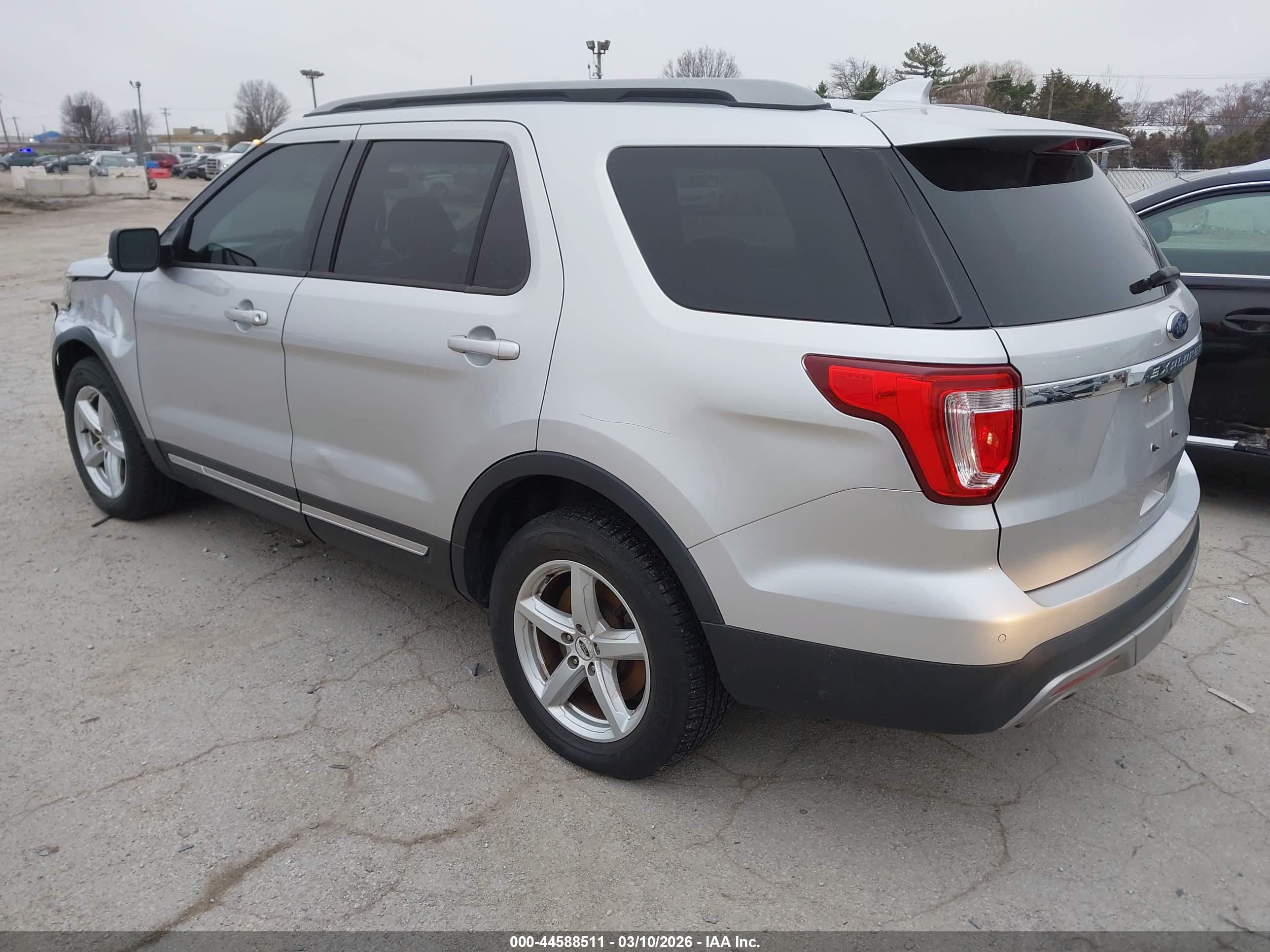 FORD EXPLORER image 3
