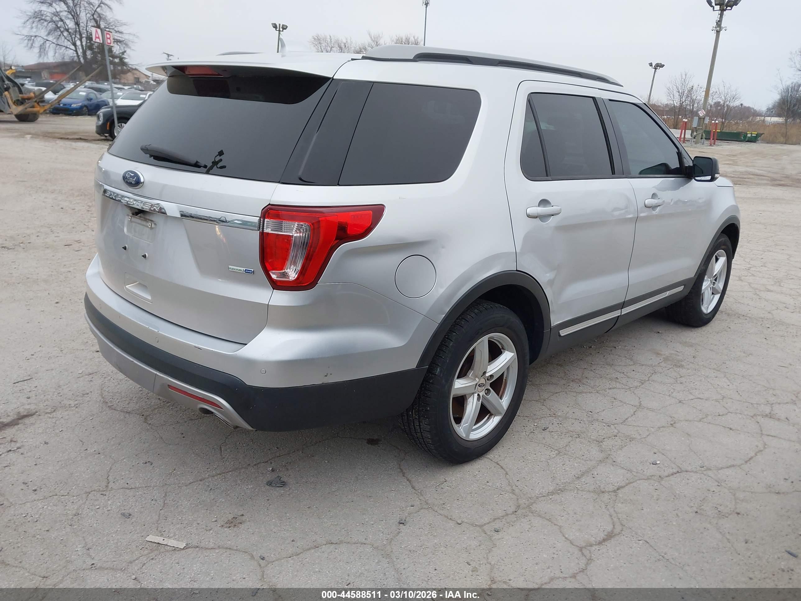 FORD EXPLORER image 4