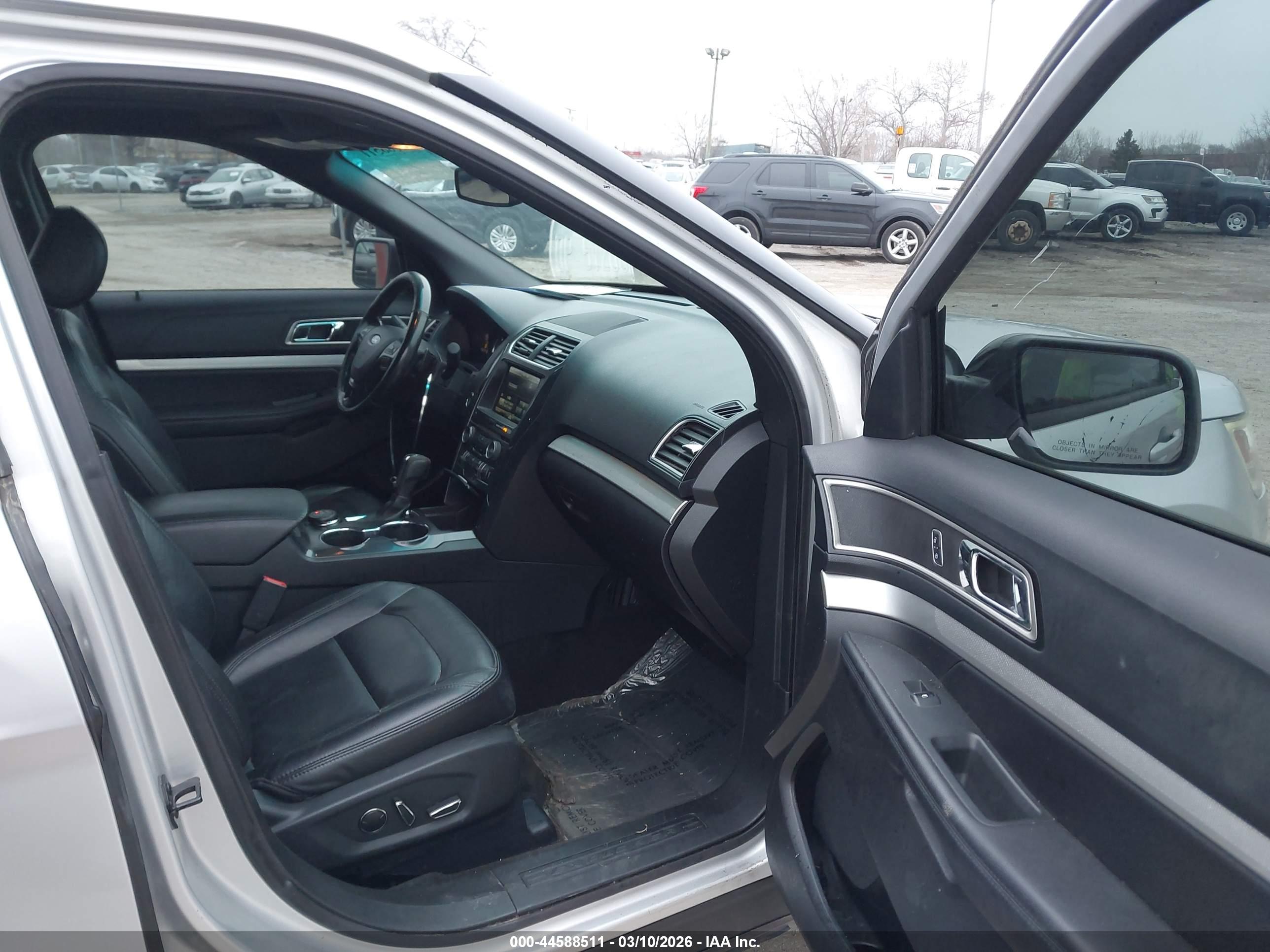 FORD EXPLORER image 5