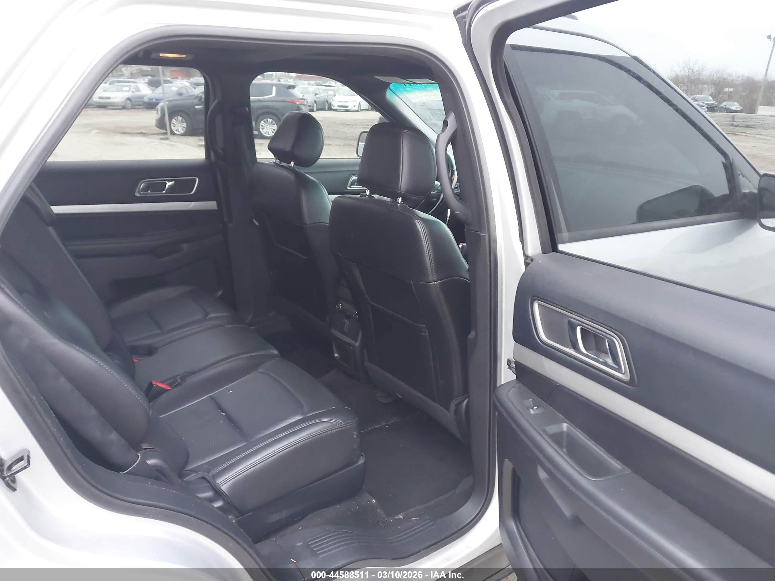 FORD EXPLORER image 8