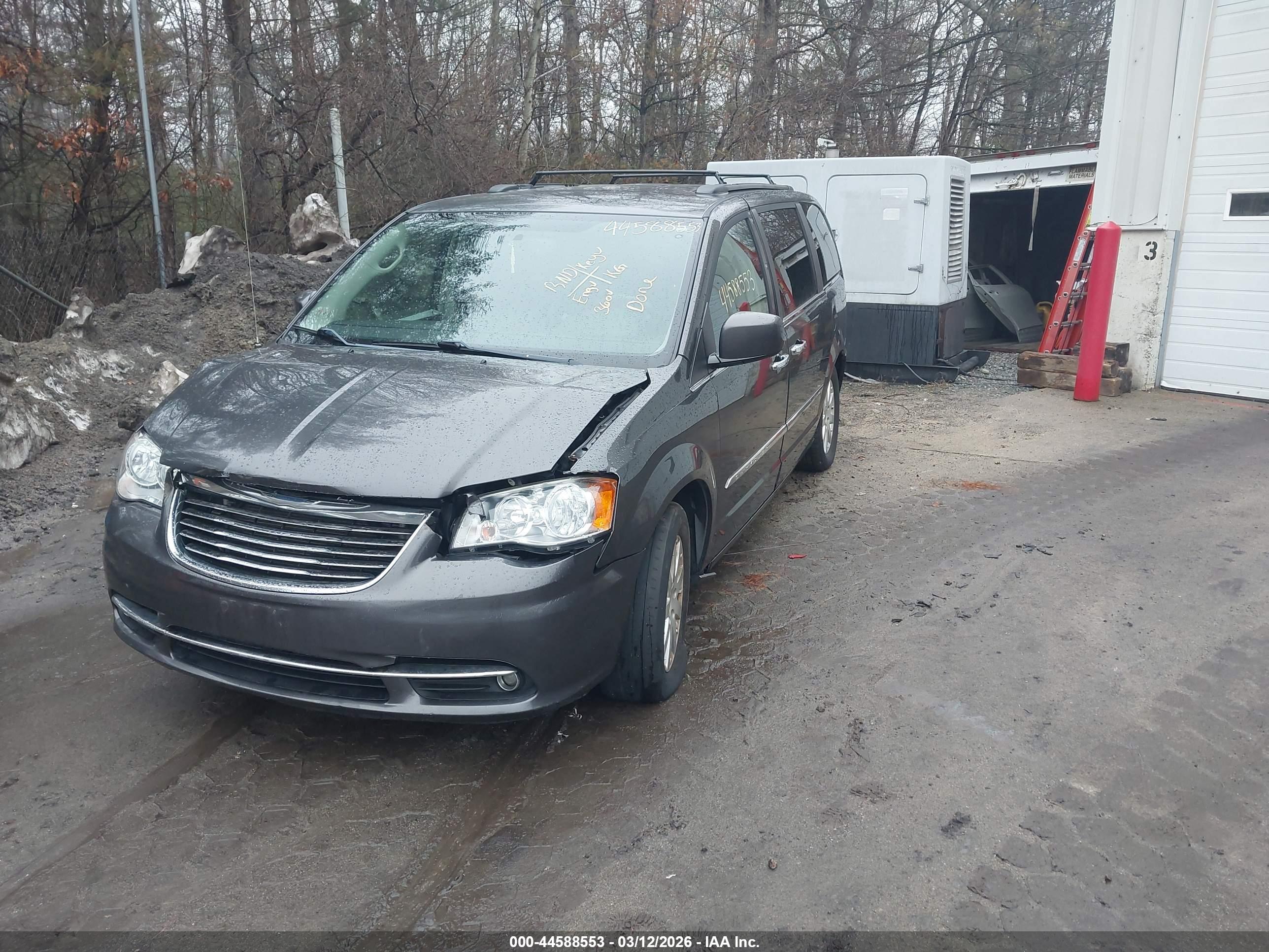 CHRYSLER TOWN image 2
