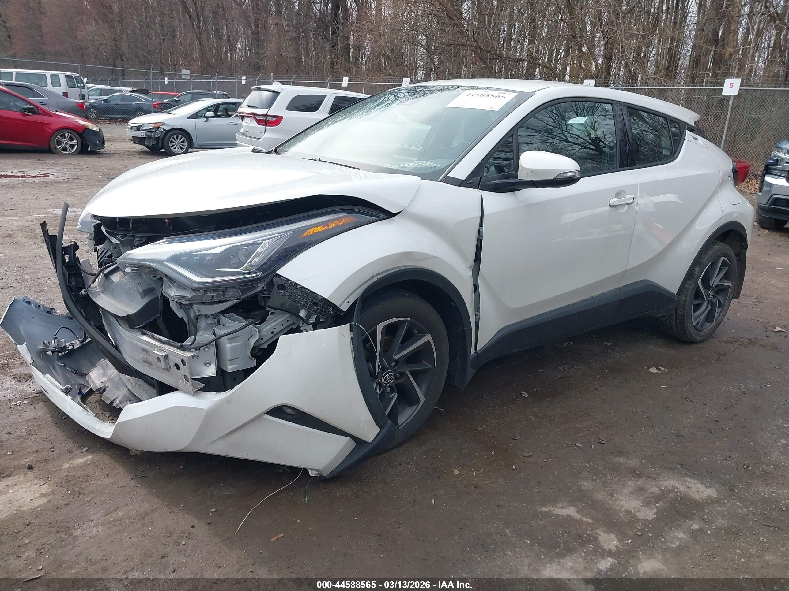TOYOTA C-HR image 2
