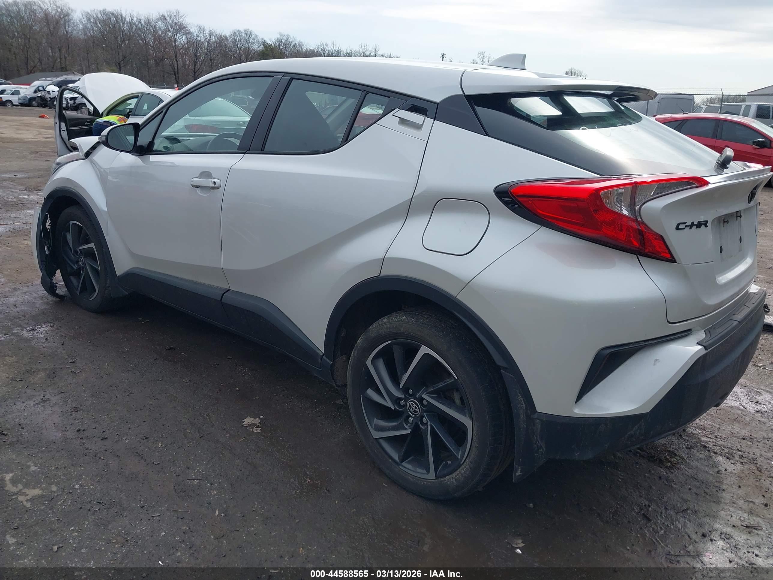 TOYOTA C-HR image 3